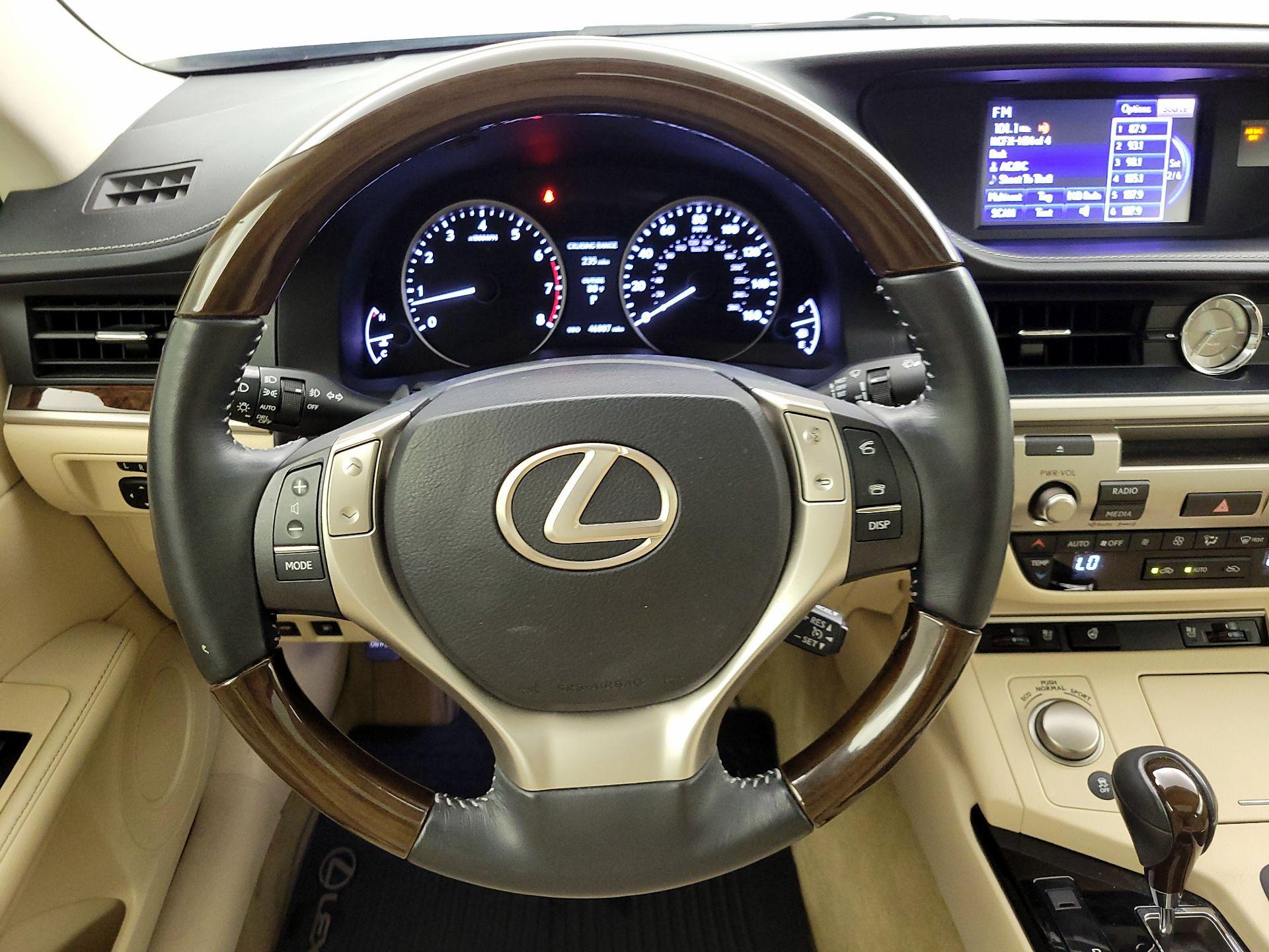 Thumbnail: 2014 Lexus ES - 10