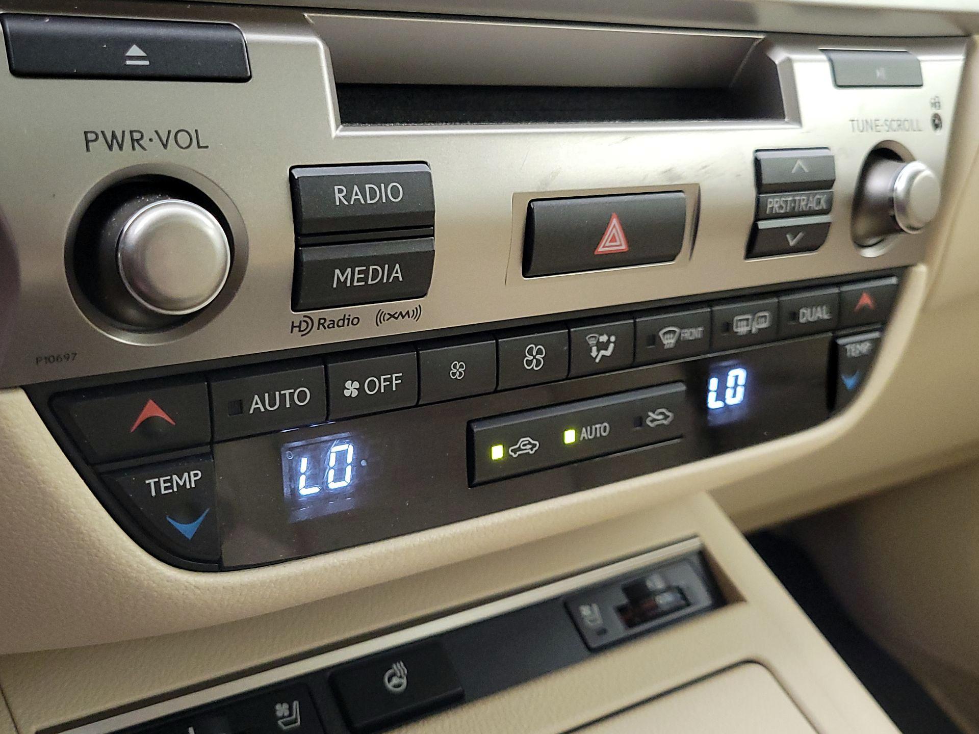 Thumbnail: 2014 Lexus ES - 16