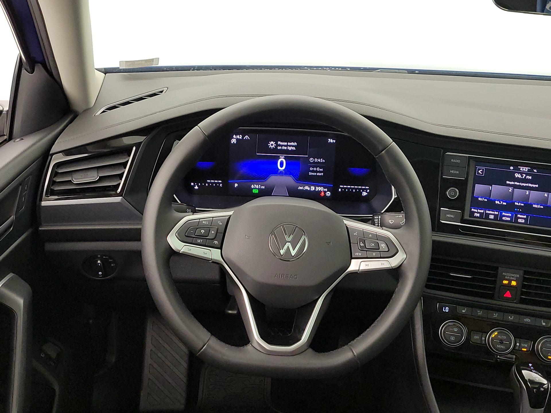 Thumbnail: 2024 Volkswagen Jetta - 10