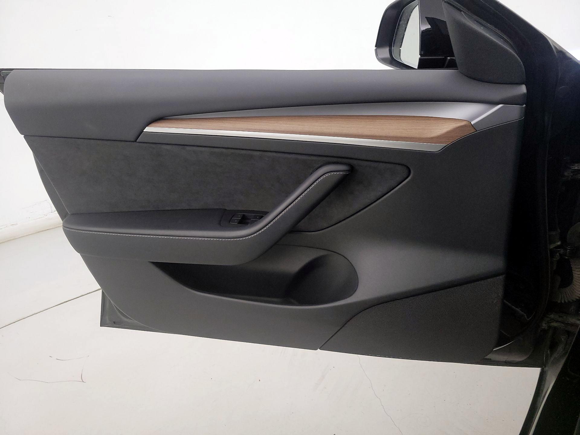 Thumbnail: 2023 Tesla Model 3 - 12