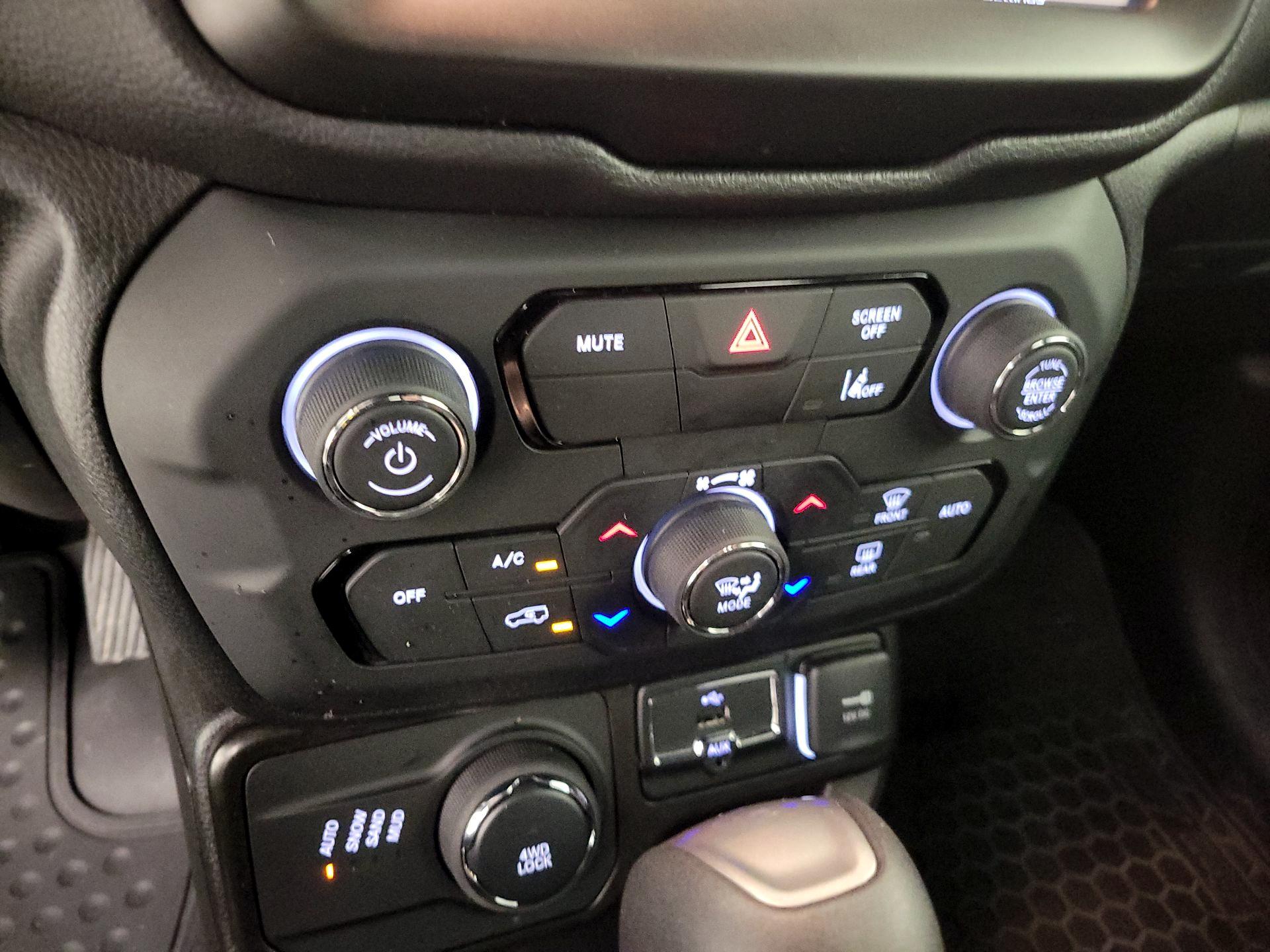 Thumbnail: 2021 Jeep Renegade - 17