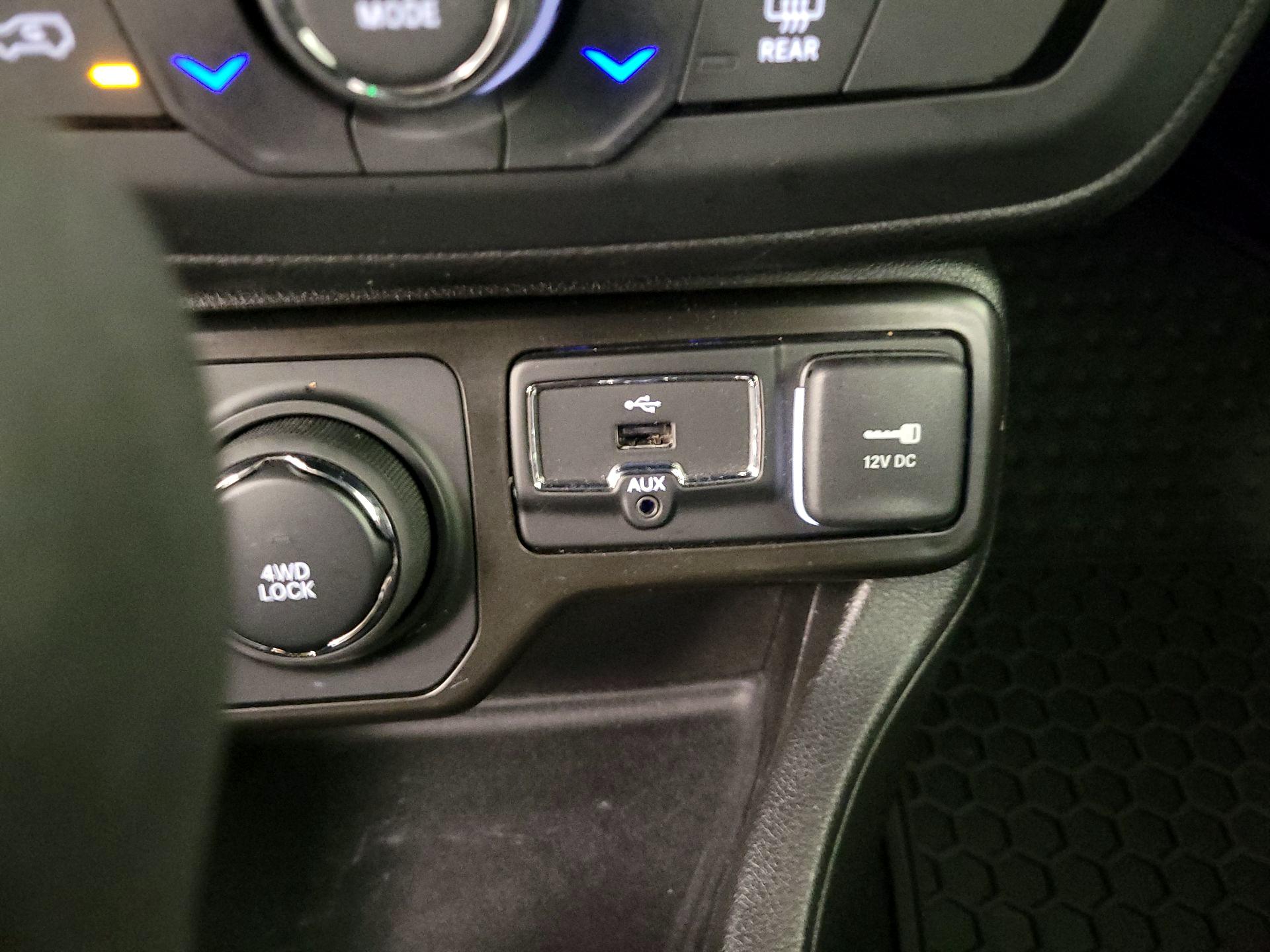 Thumbnail: 2021 Jeep Renegade - 19