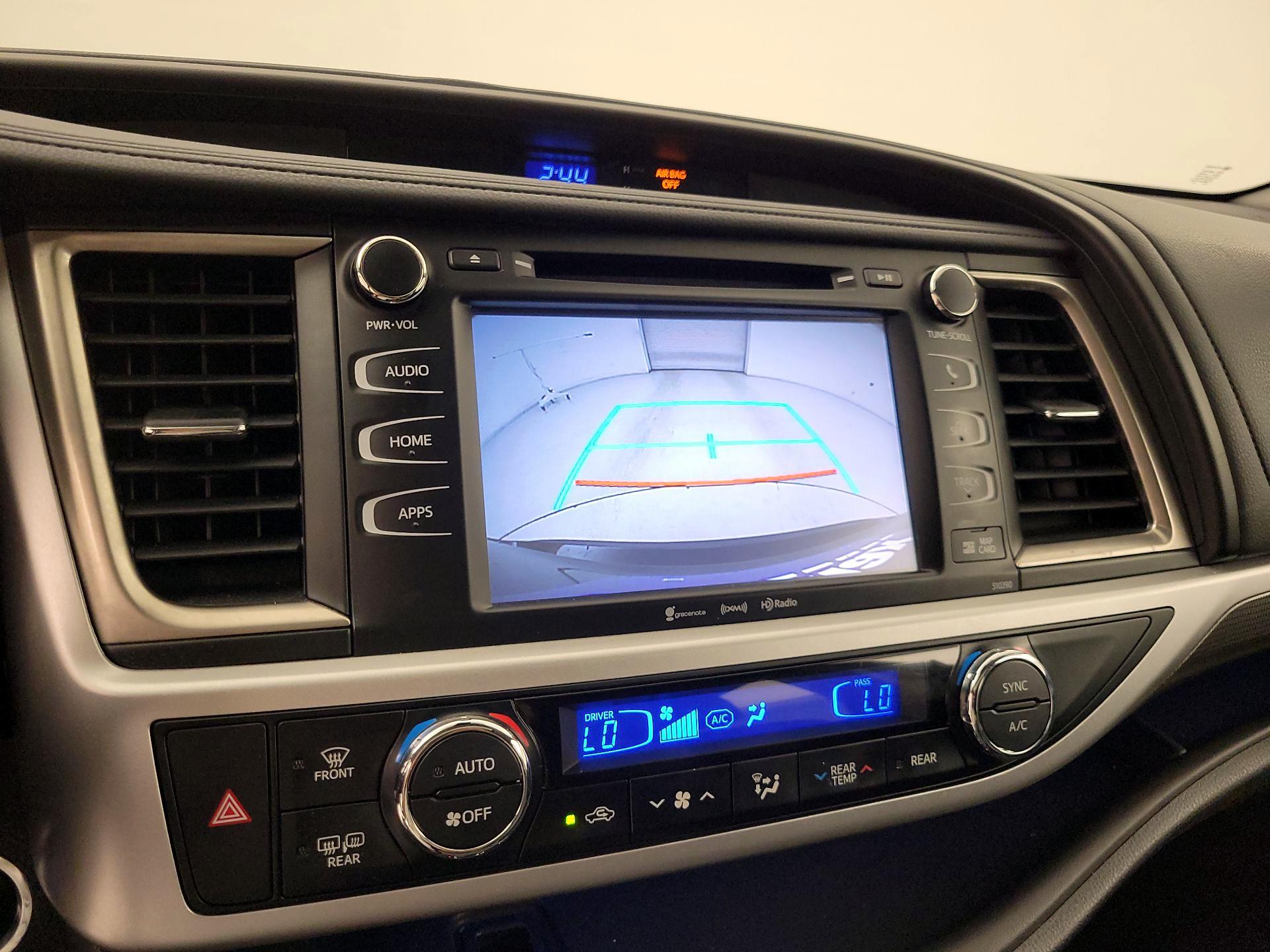 Thumbnail: 2019 Toyota Highlander - 15