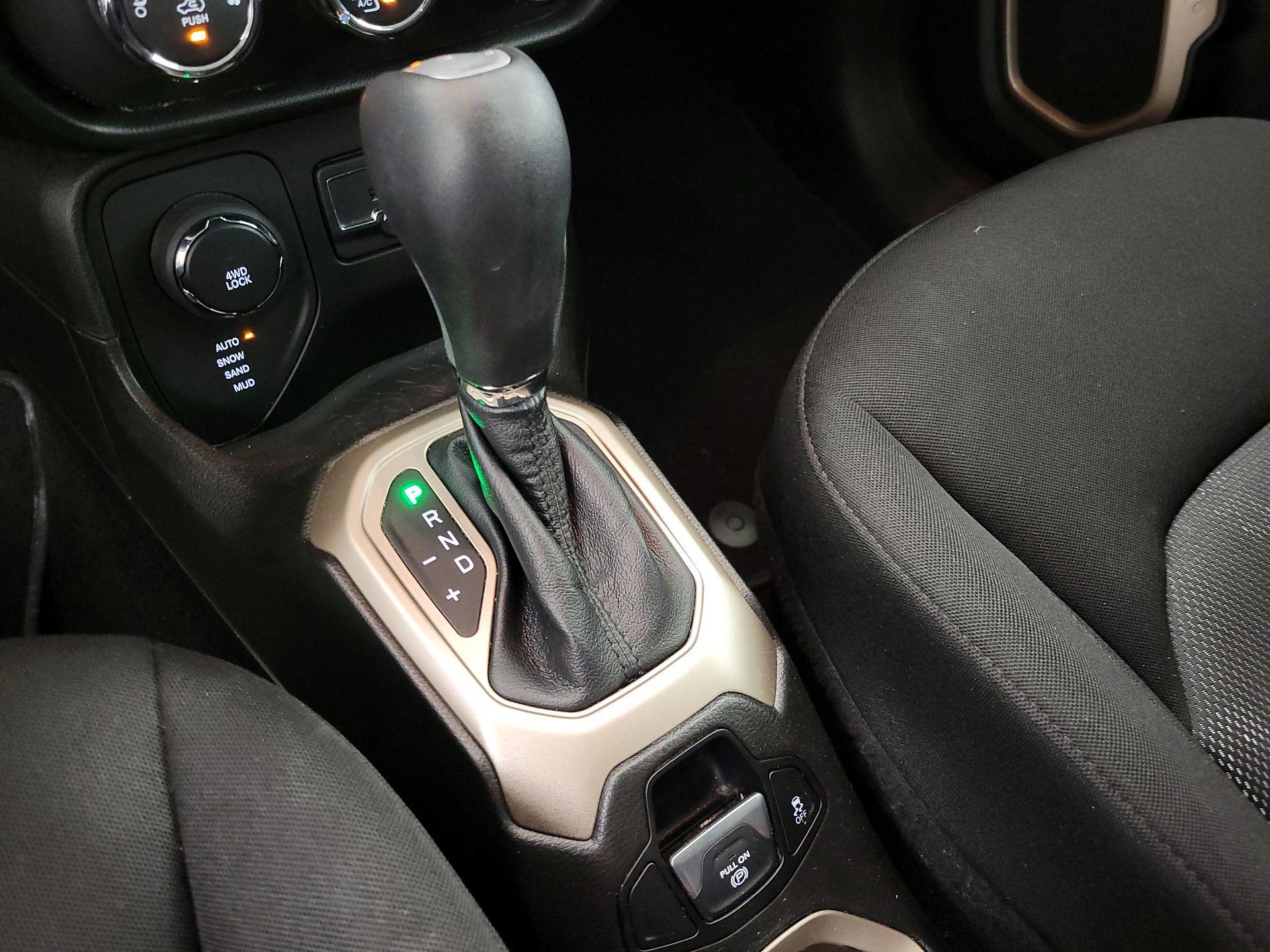 Thumbnail: 2017 Jeep Renegade - 17