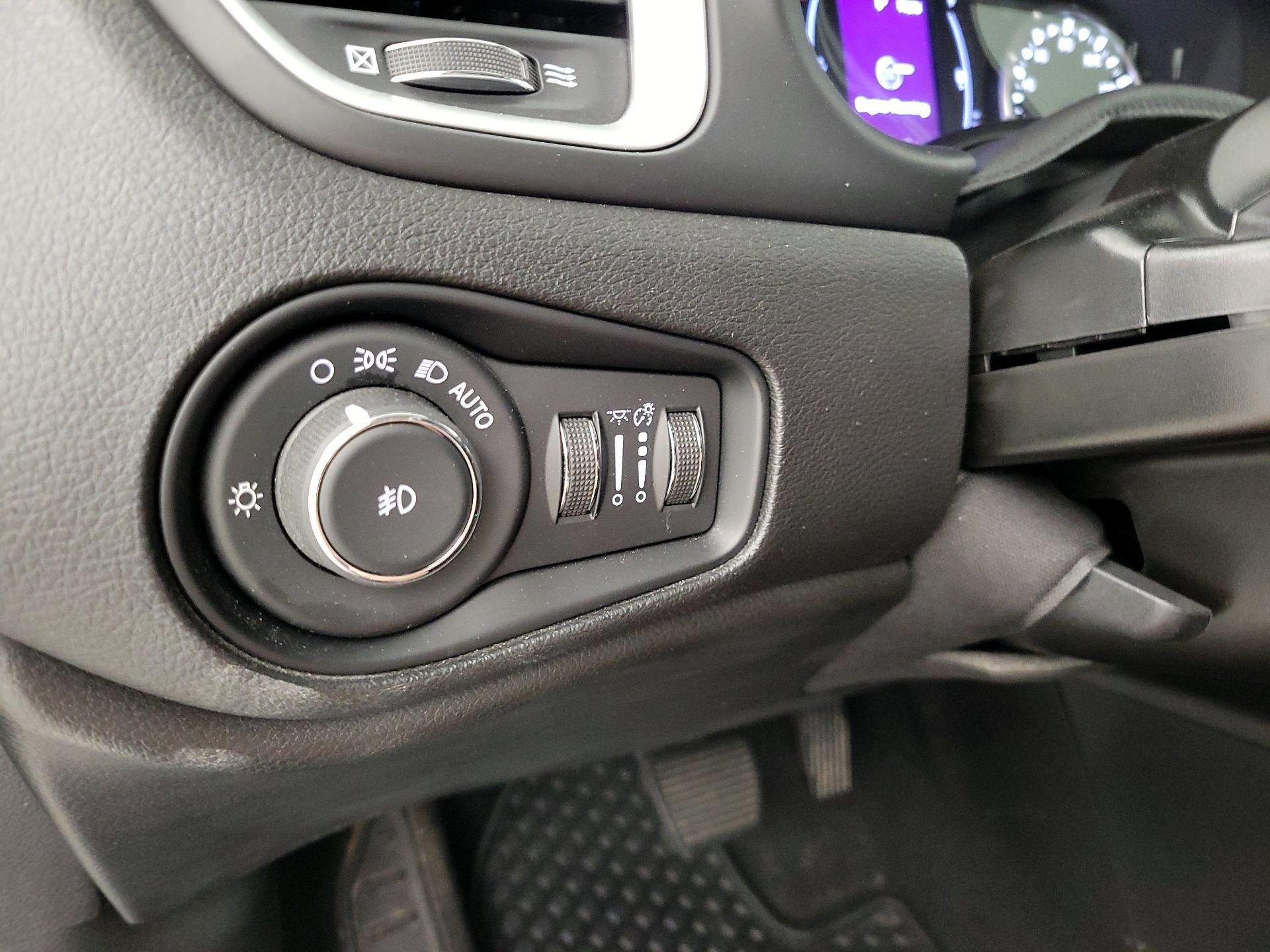 Thumbnail: 2018 Jeep Renegade - 13