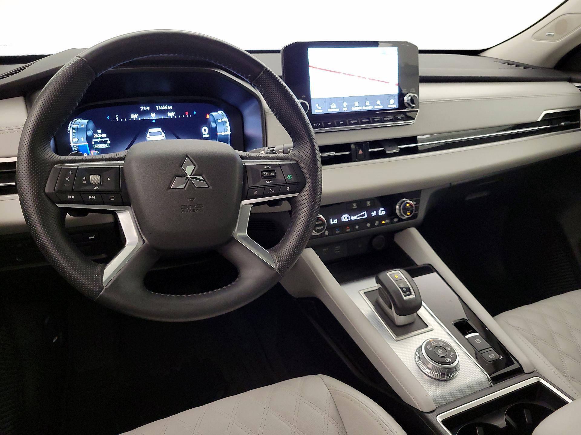 Thumbnail: 2024 Mitsubishi Outlander - 9