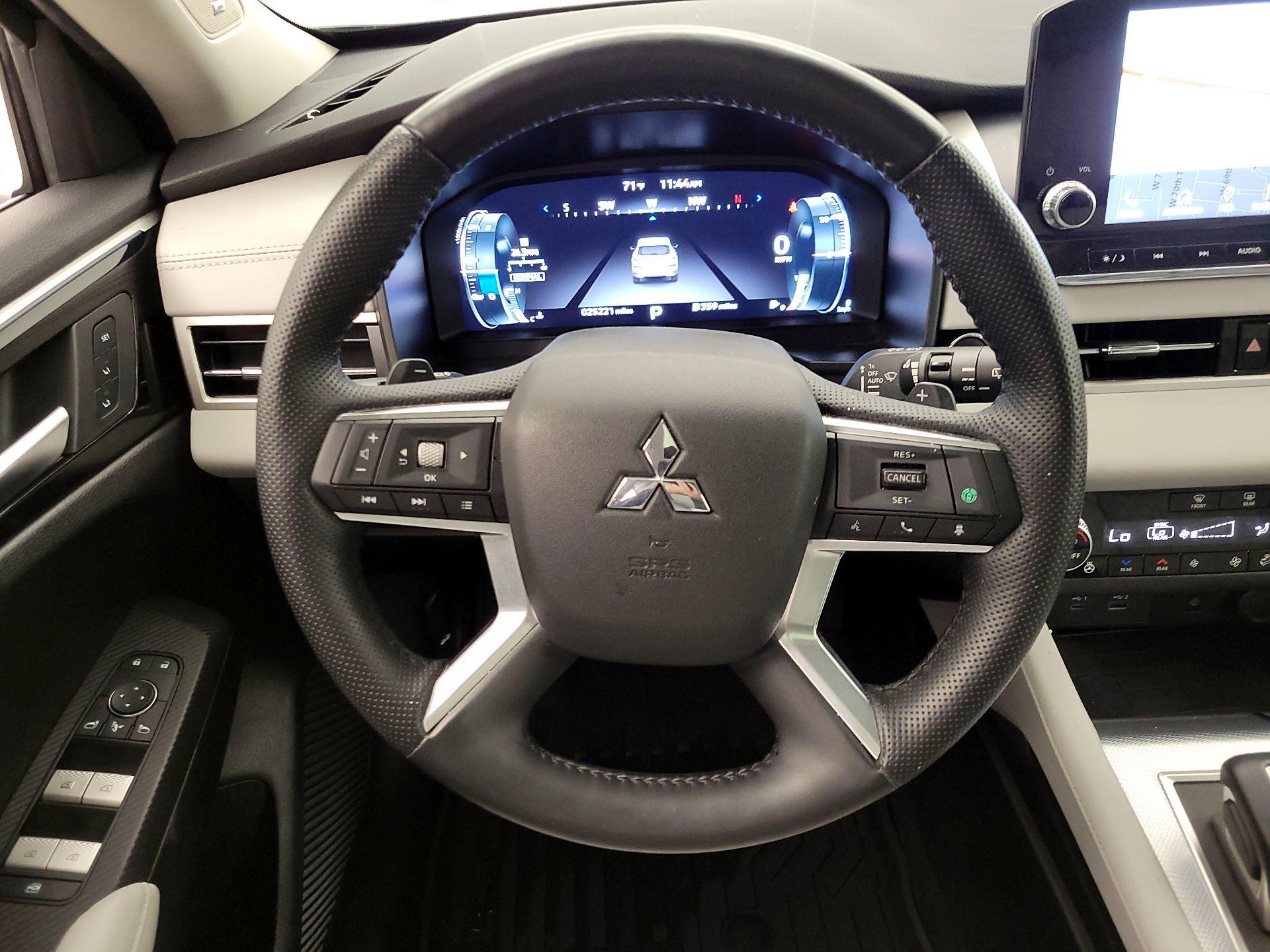 Thumbnail: 2024 Mitsubishi Outlander - 10