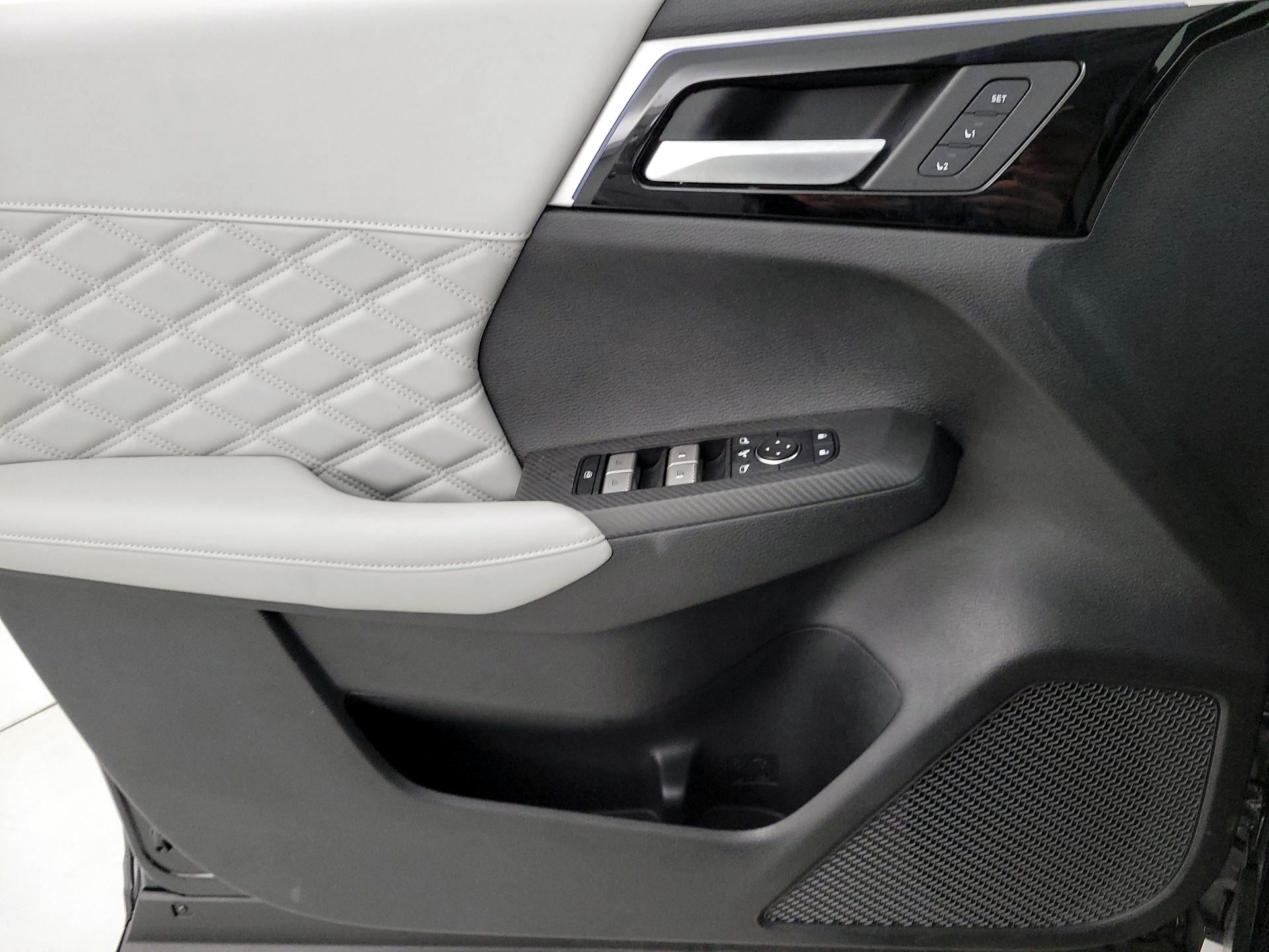 Thumbnail: 2024 Mitsubishi Outlander - 12