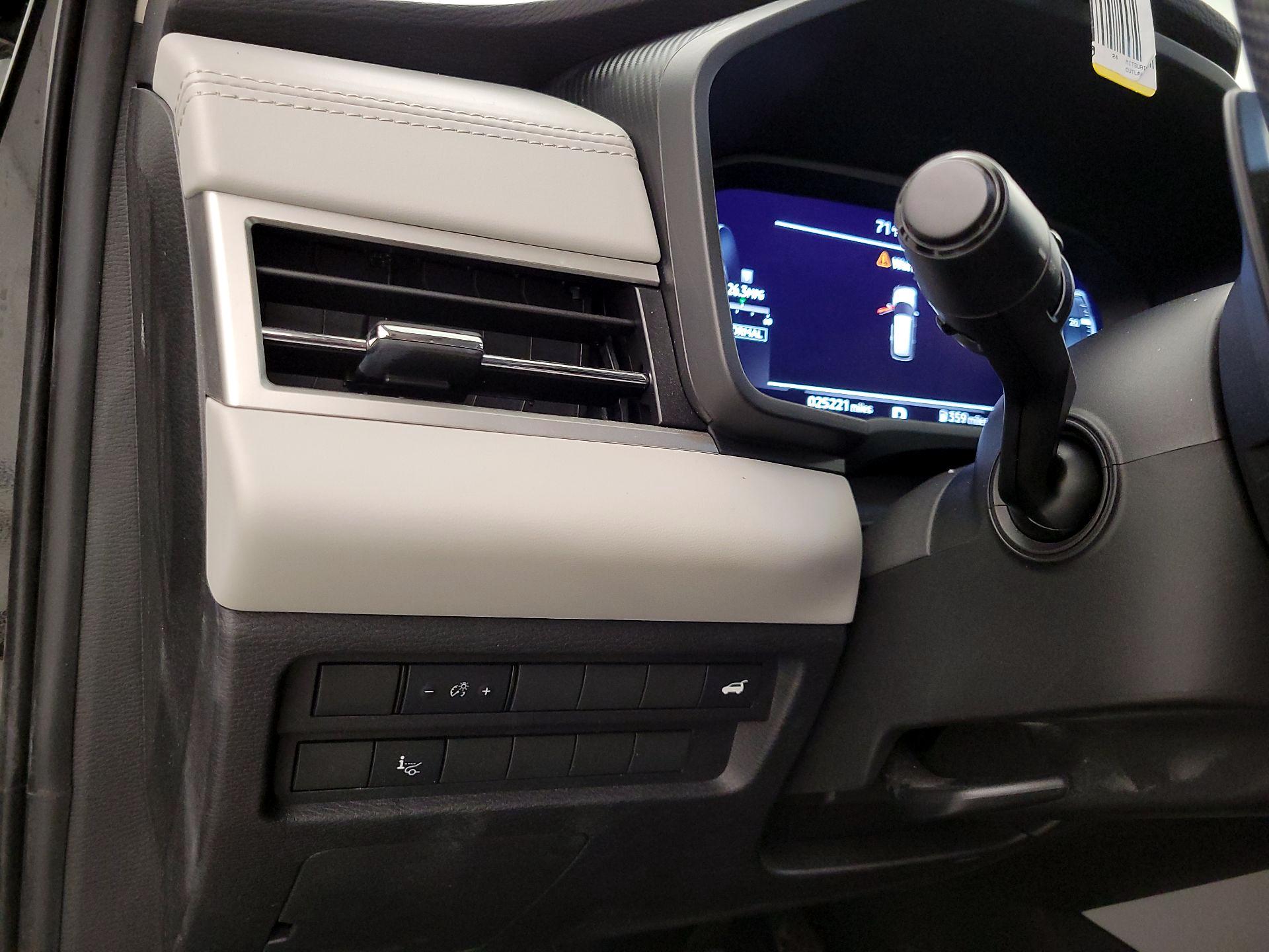 Thumbnail: 2024 Mitsubishi Outlander - 13