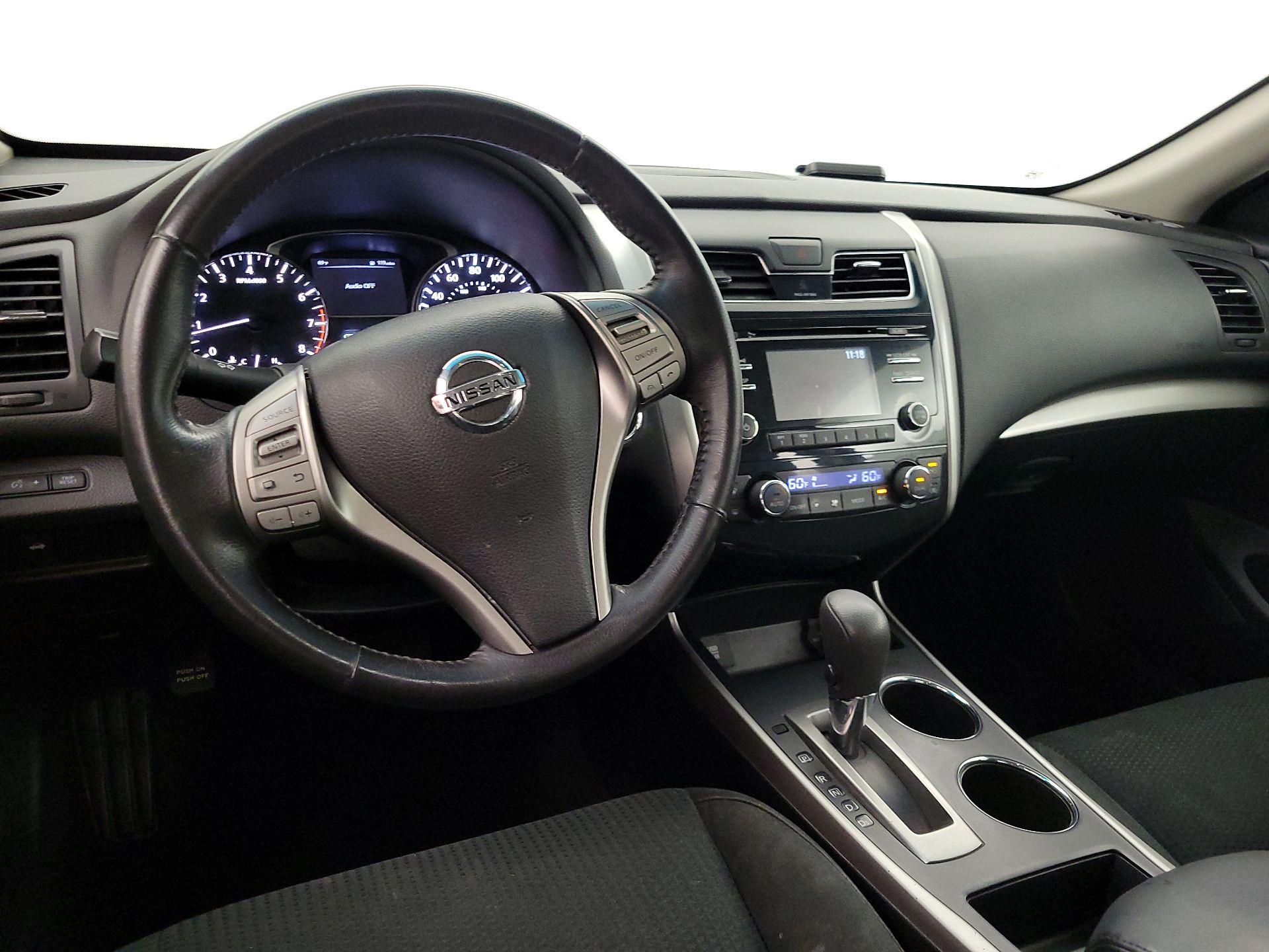 Thumbnail: 2015 Nissan Altima - 9