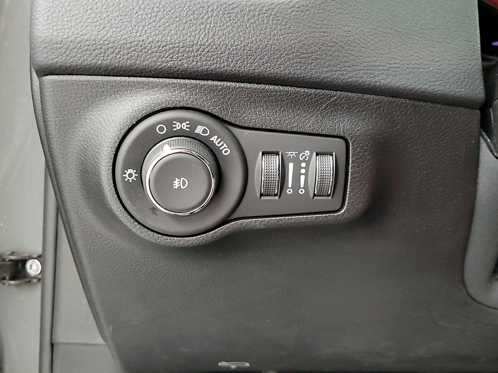 Thumbnail: 2020 Jeep Compass - 13
