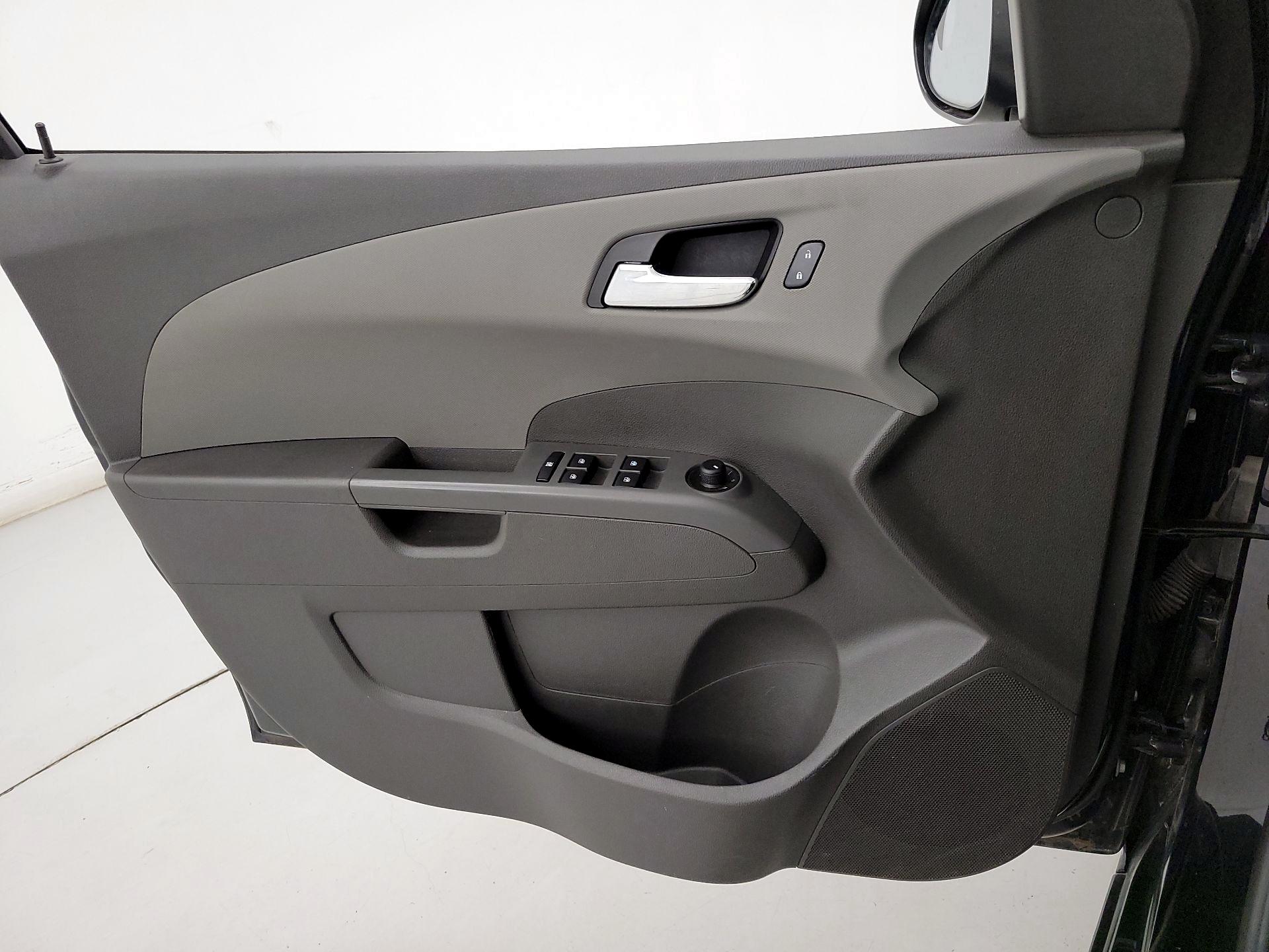 Thumbnail: 2014 Chevrolet Sonic - 12