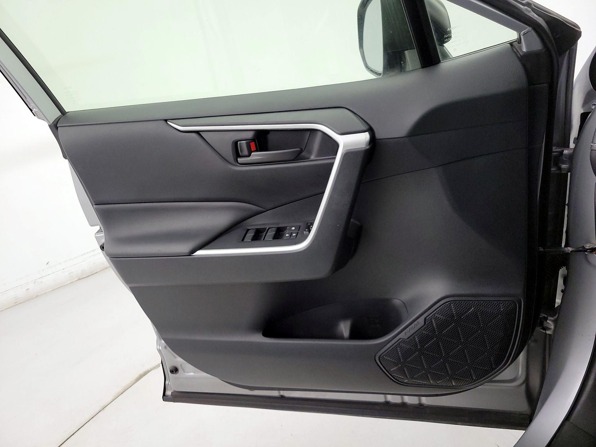 Thumbnail: 2019 Toyota RAV4 - 12
