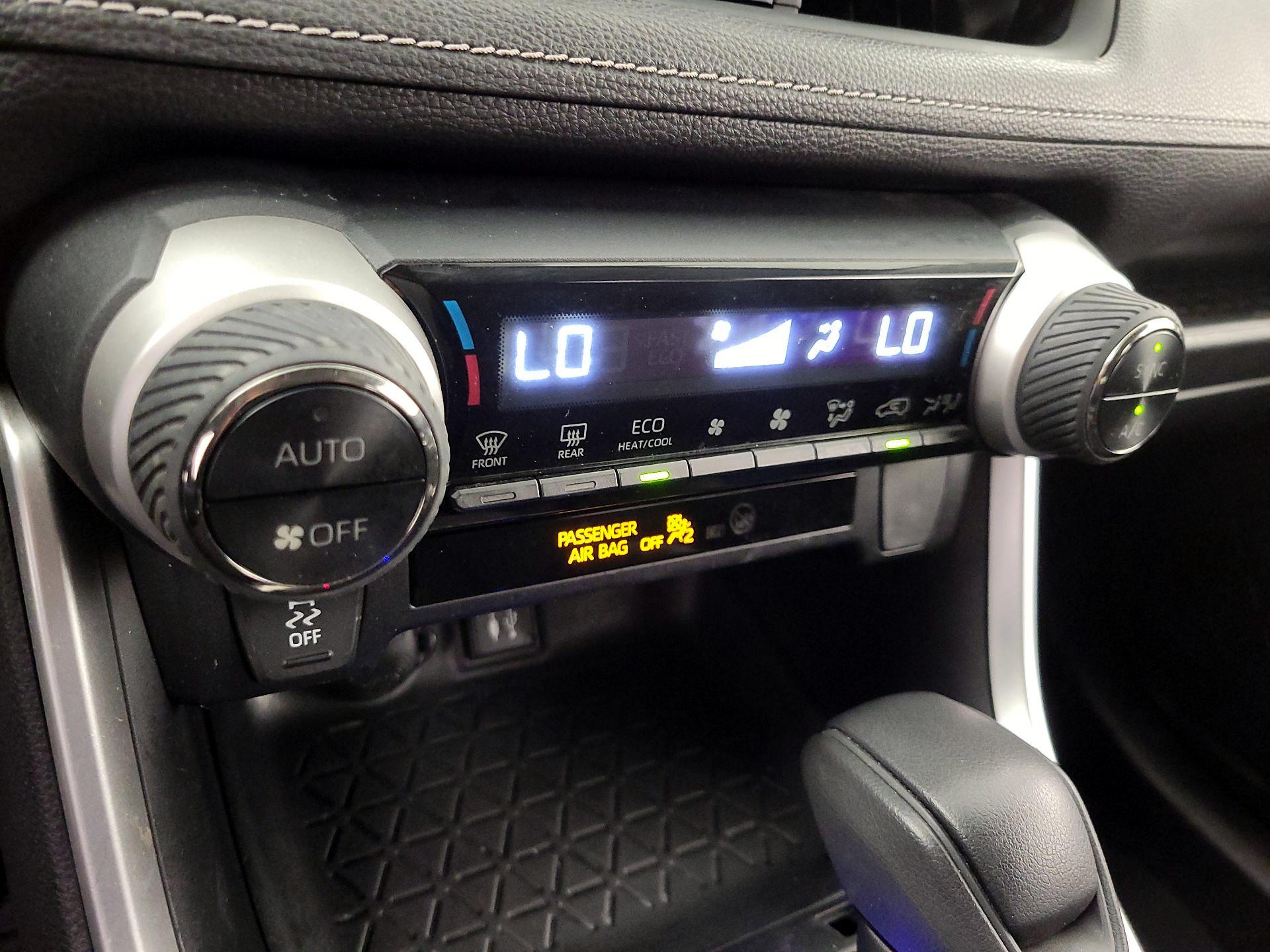 Thumbnail: 2019 Toyota RAV4 - 16