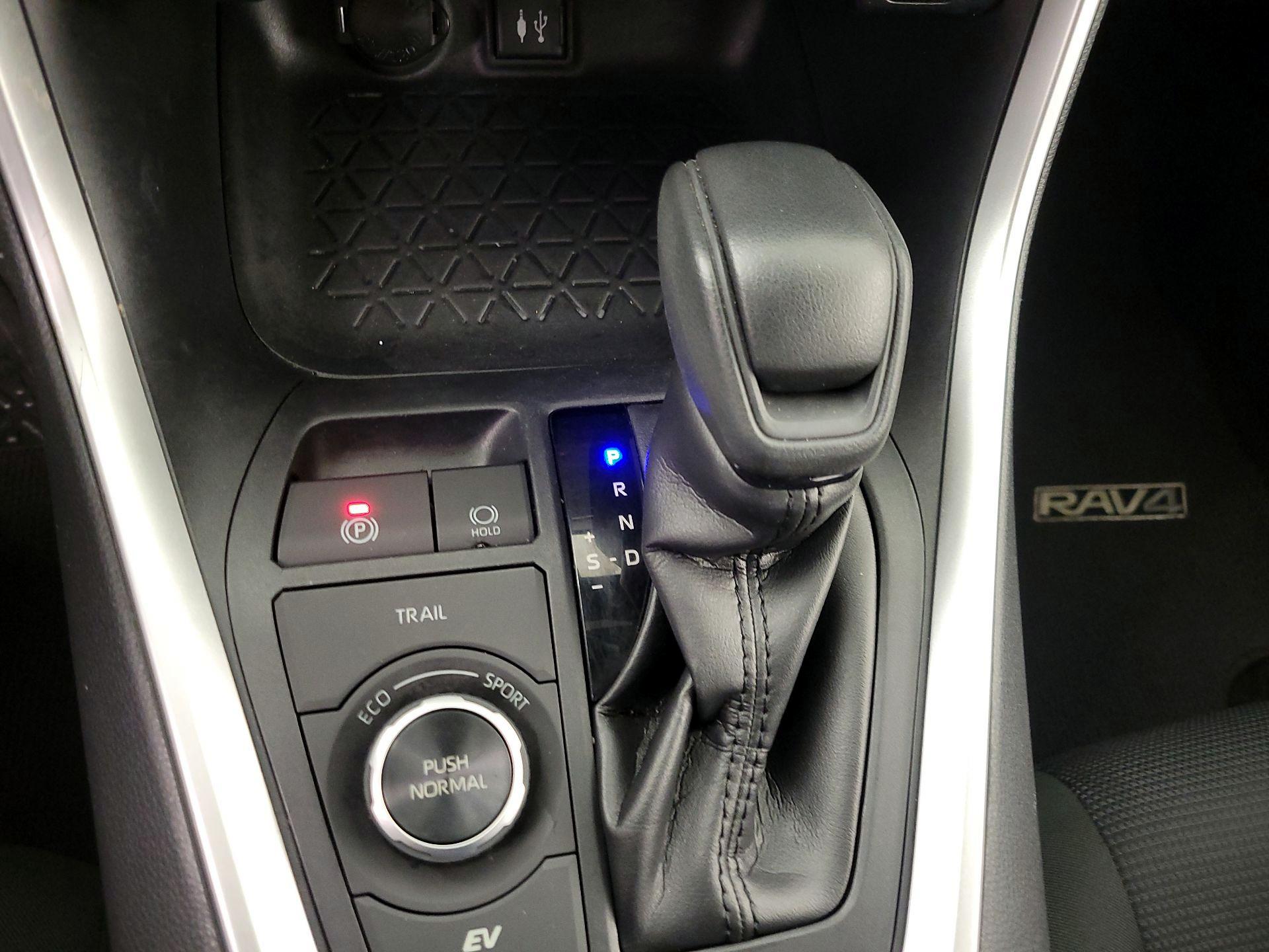 Thumbnail: 2019 Toyota RAV4 - 17