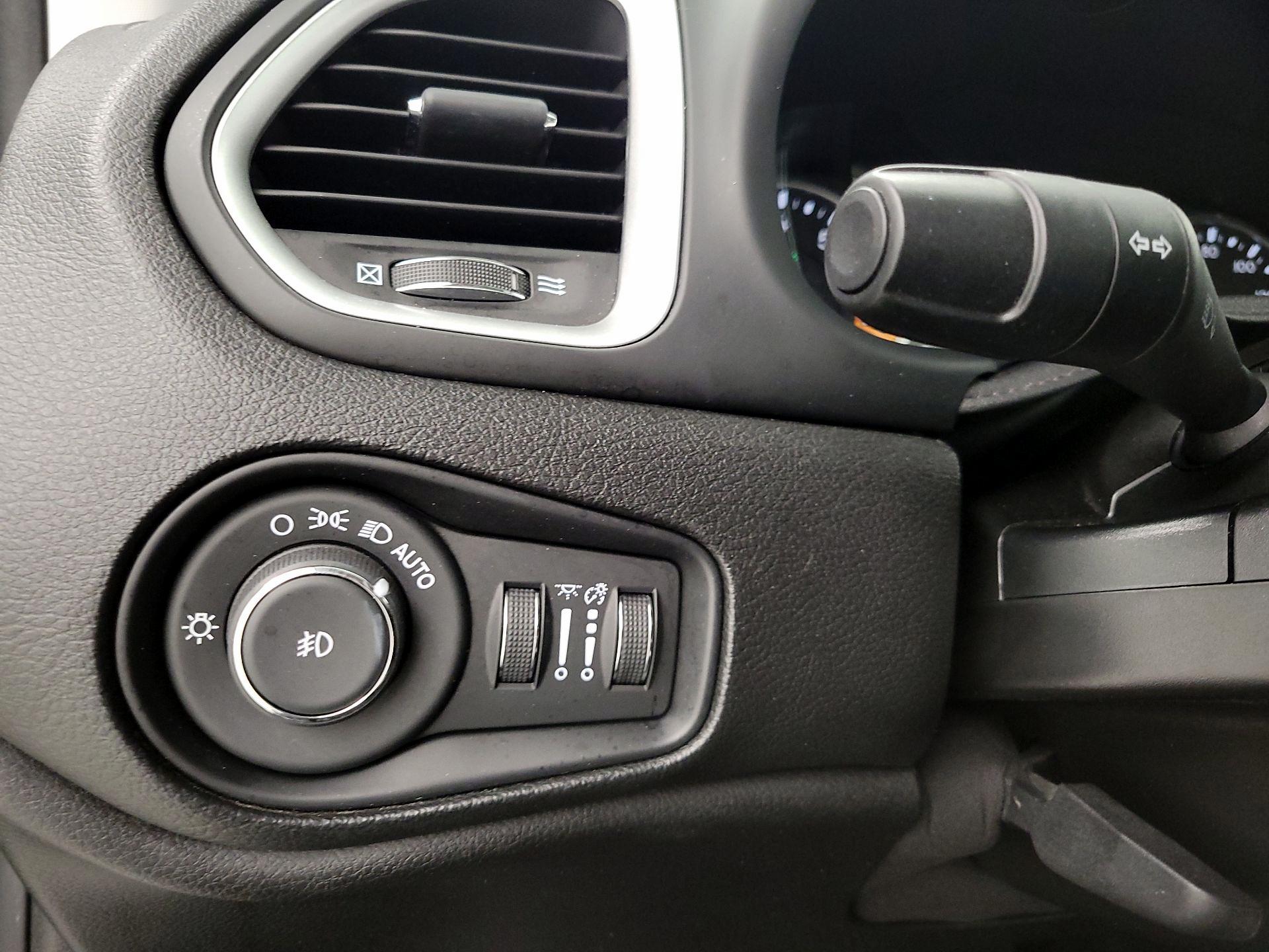 Thumbnail: 2019 Jeep Renegade - 13