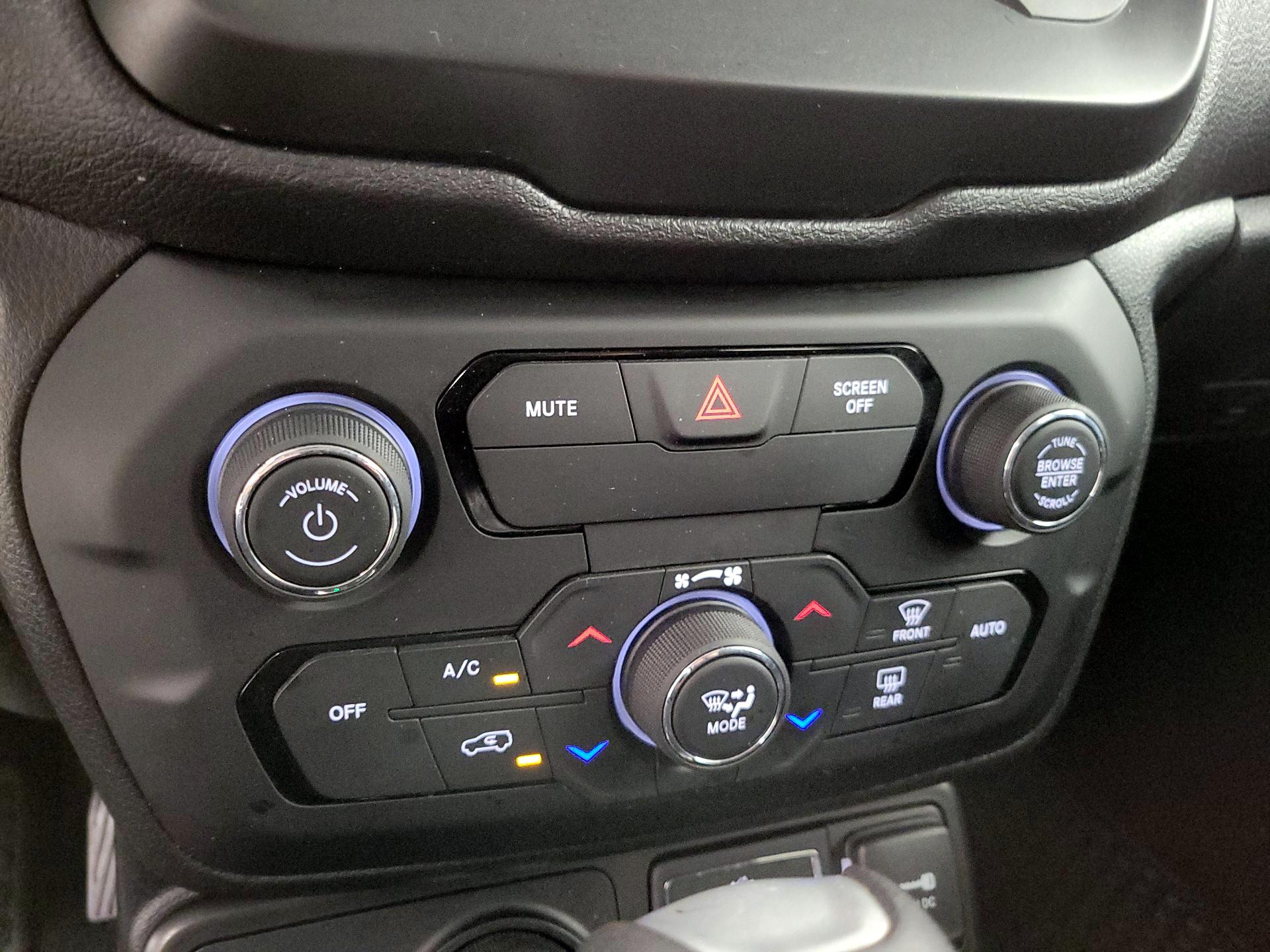Thumbnail: 2019 Jeep Renegade - 16