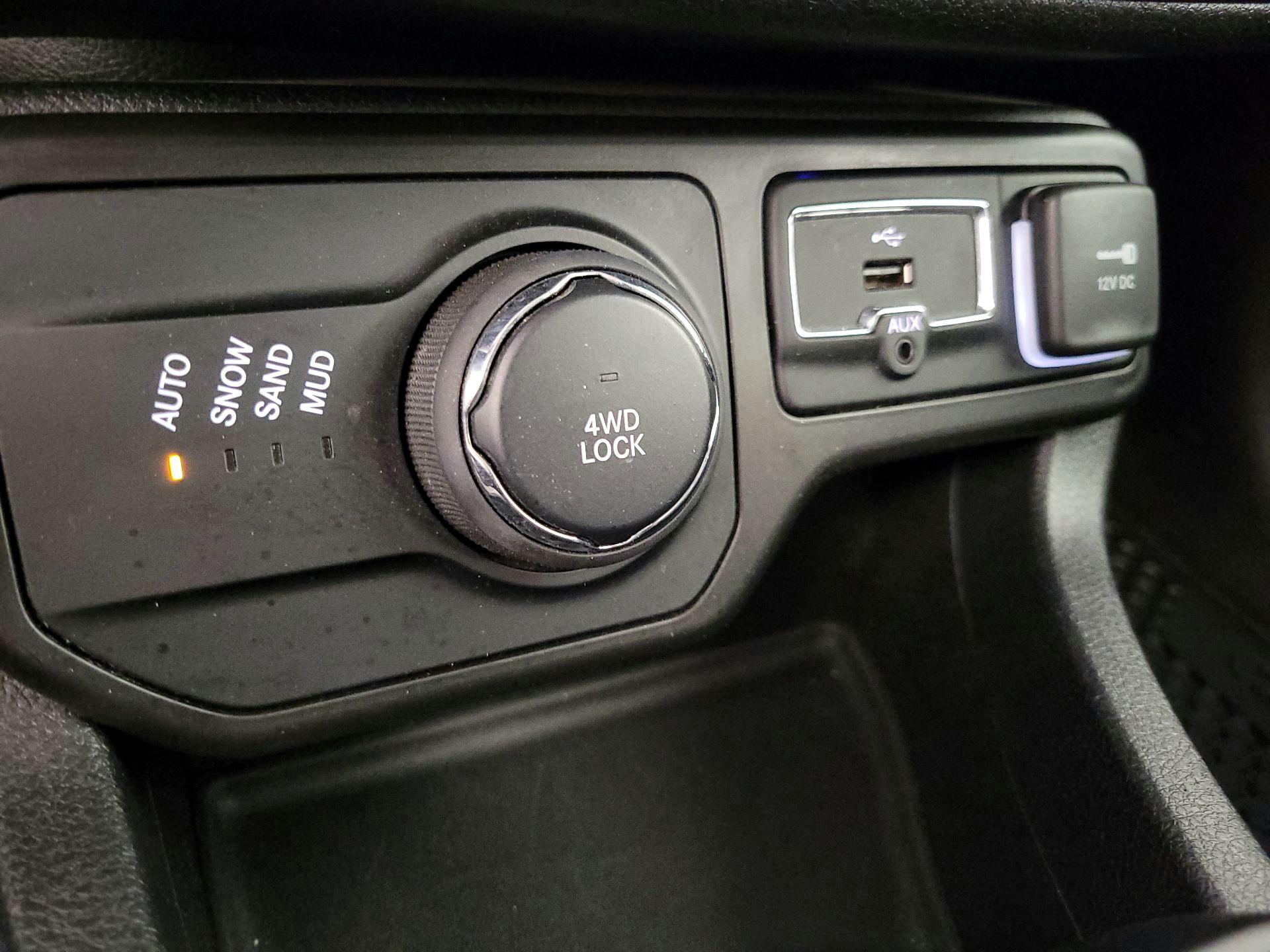 Thumbnail: 2019 Jeep Renegade - 18