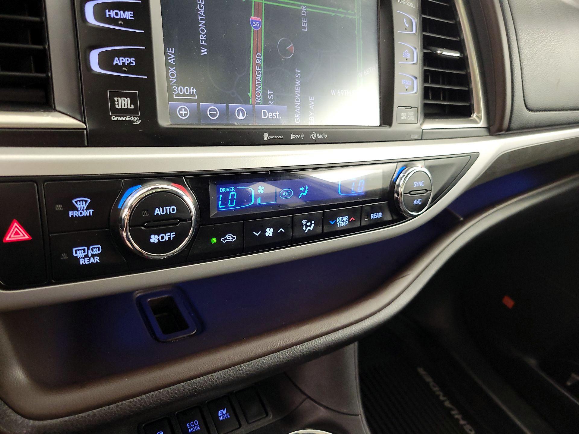 Thumbnail: 2019 Toyota Highlander - 17