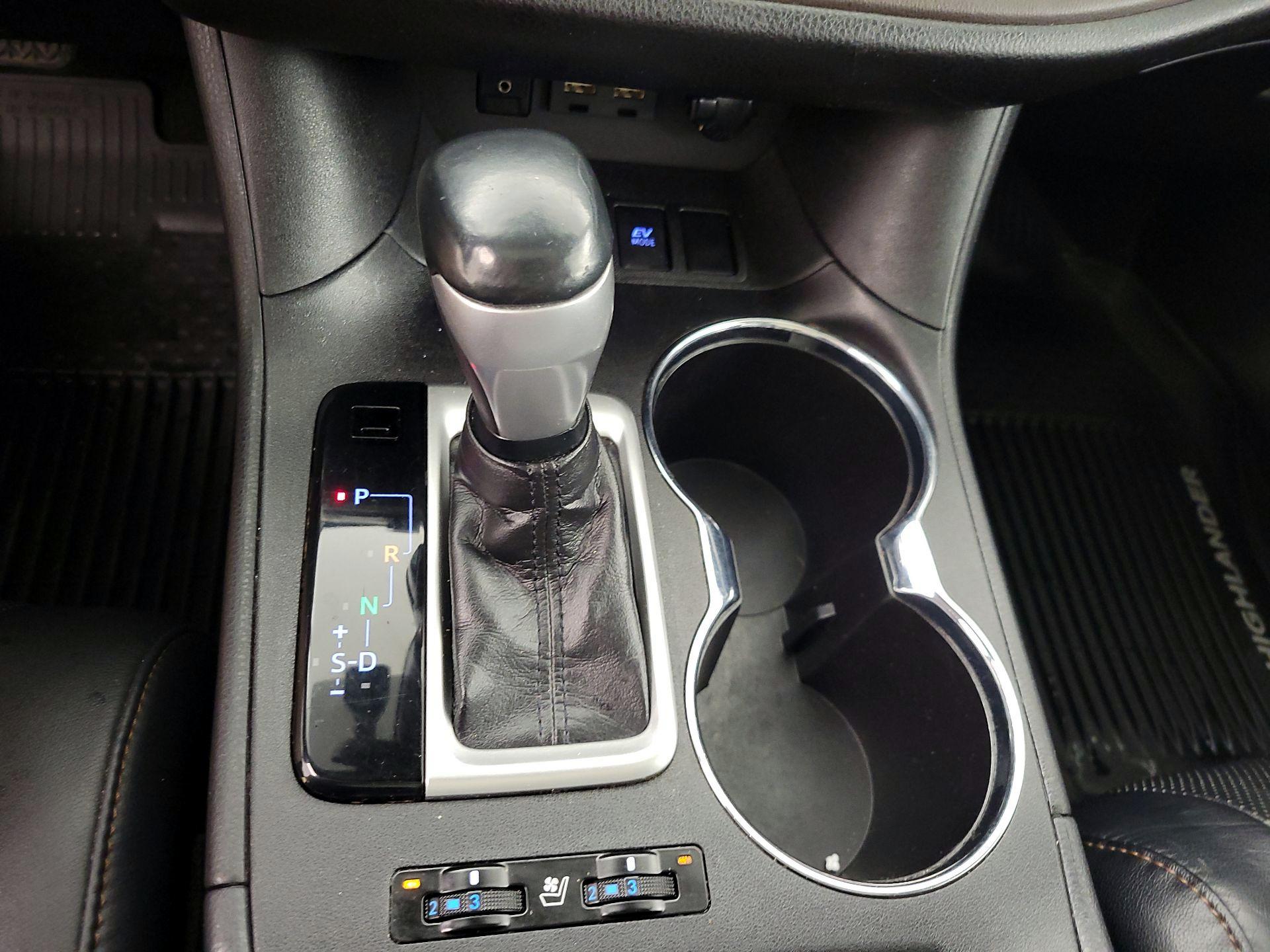 Thumbnail: 2019 Toyota Highlander - 18