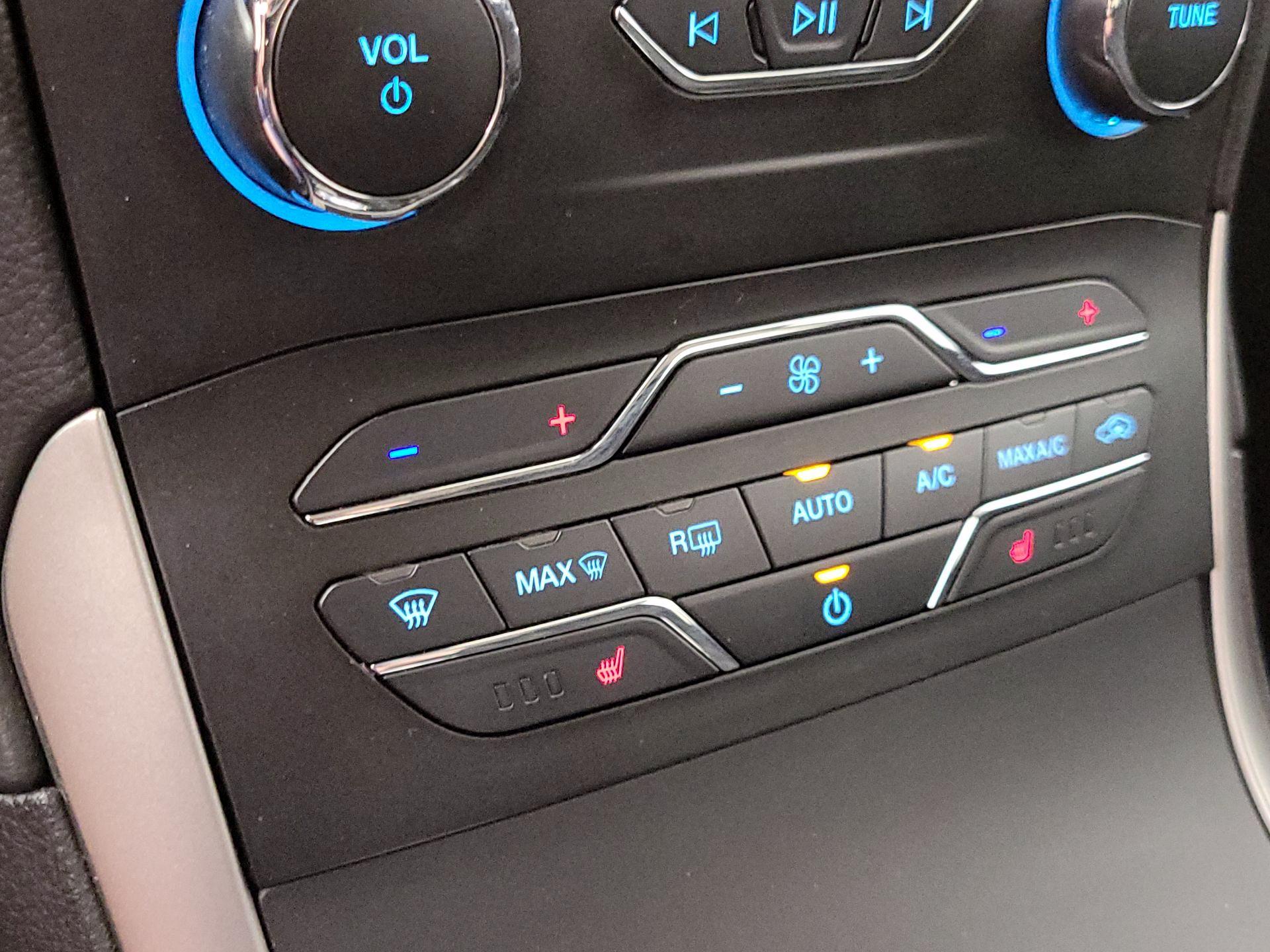 Thumbnail: 2020 Ford Edge - 16