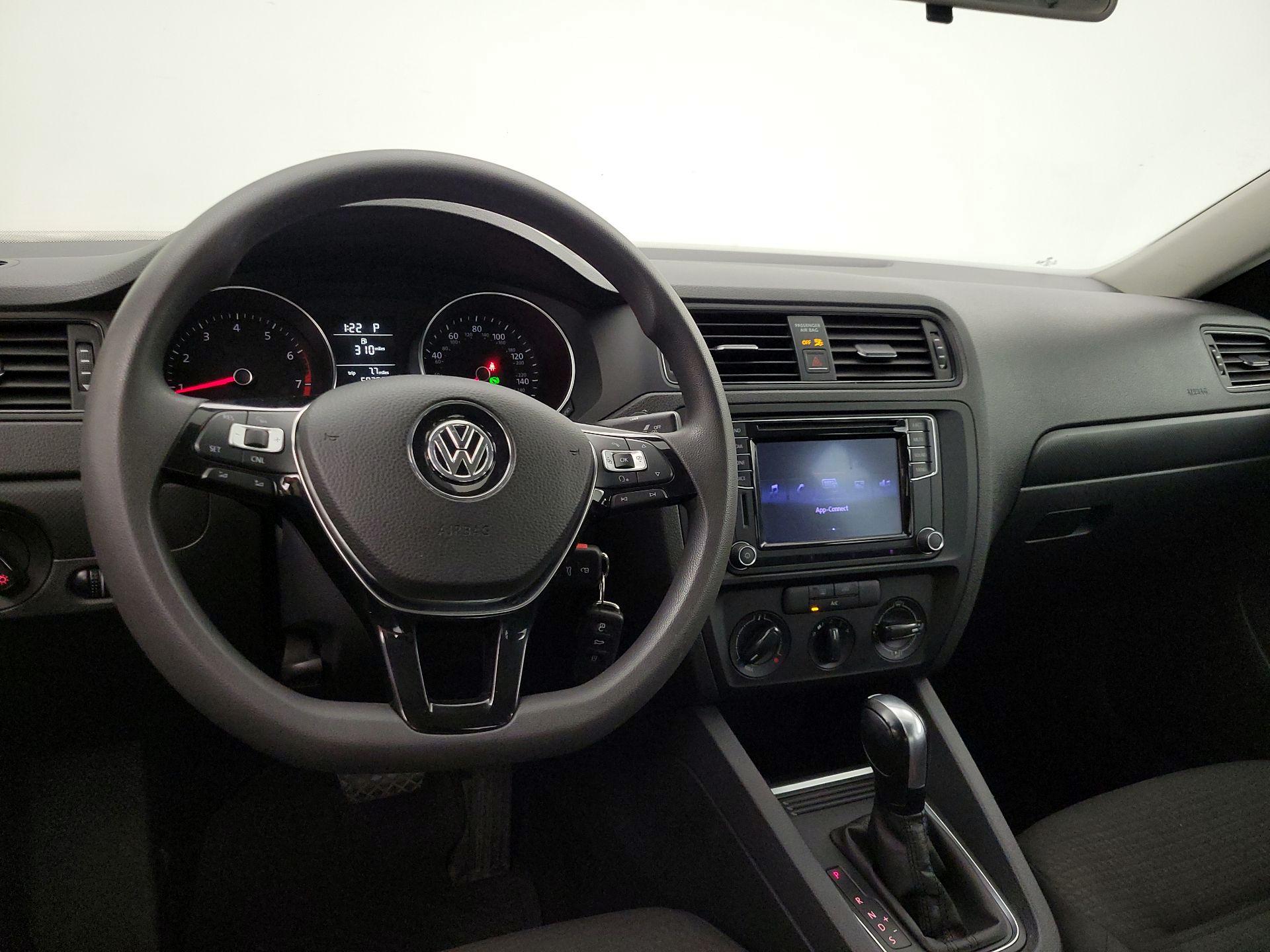 Thumbnail: 2016 Volkswagen Jetta - 9