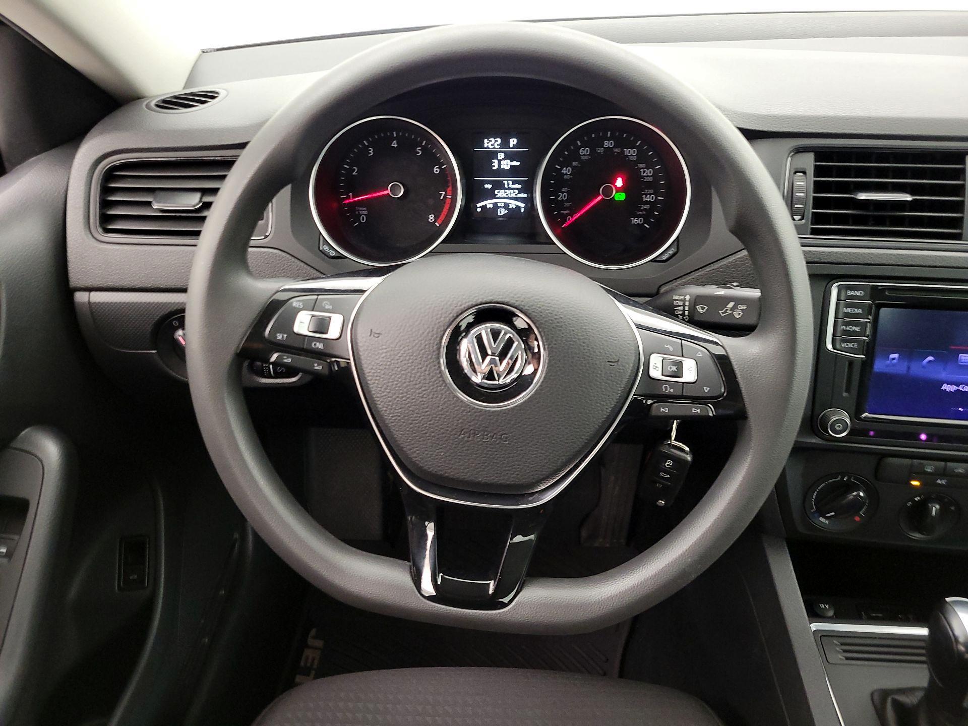 Thumbnail: 2016 Volkswagen Jetta - 10
