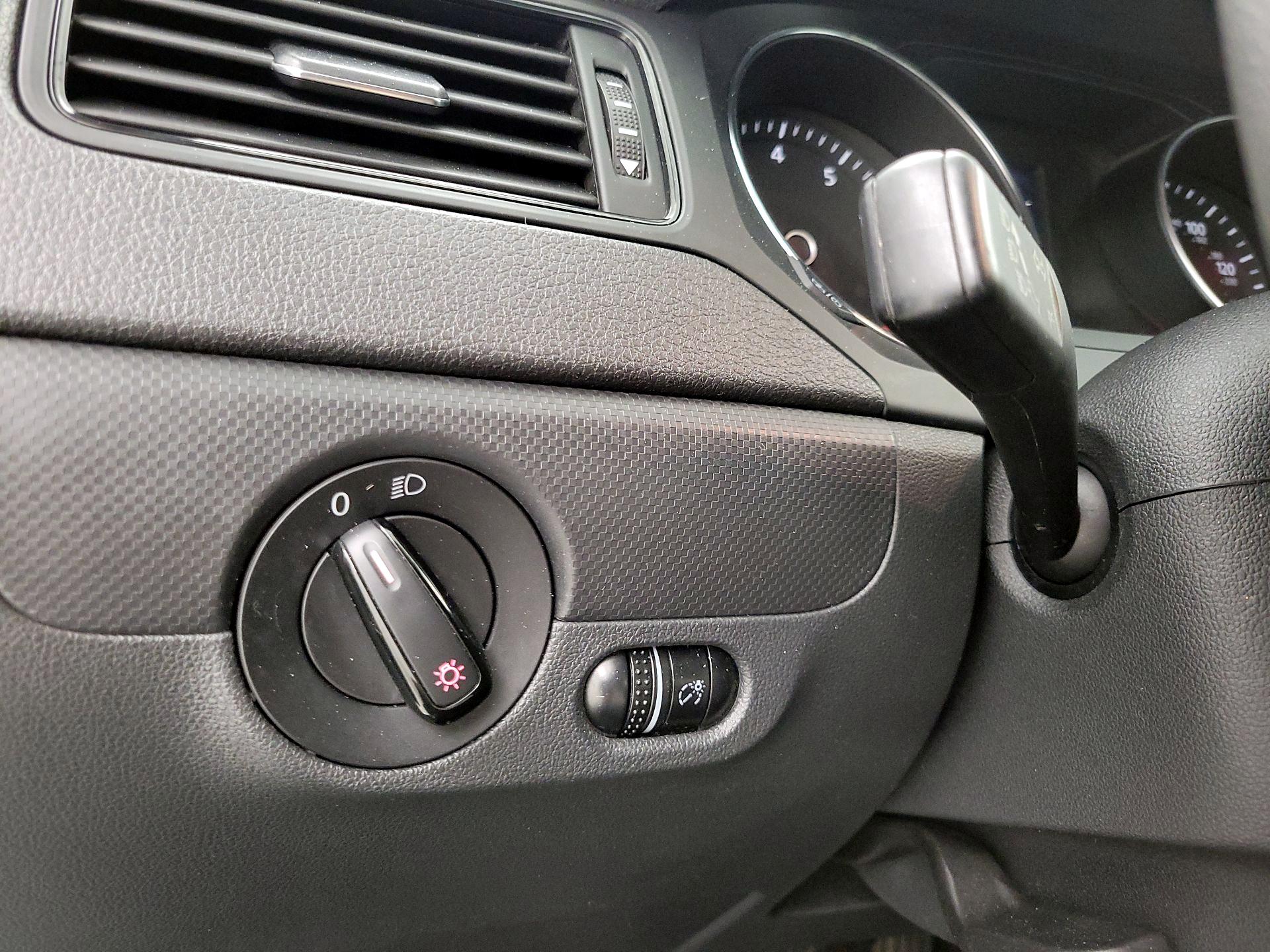 Thumbnail: 2016 Volkswagen Jetta - 13