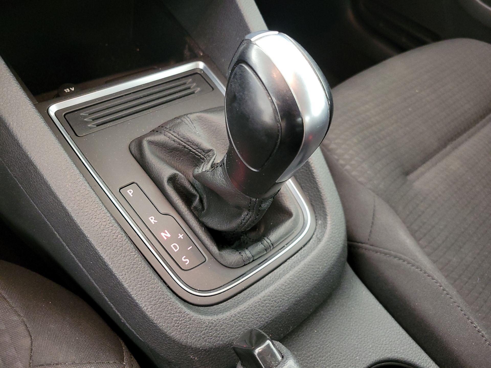 Thumbnail: 2016 Volkswagen Jetta - 17