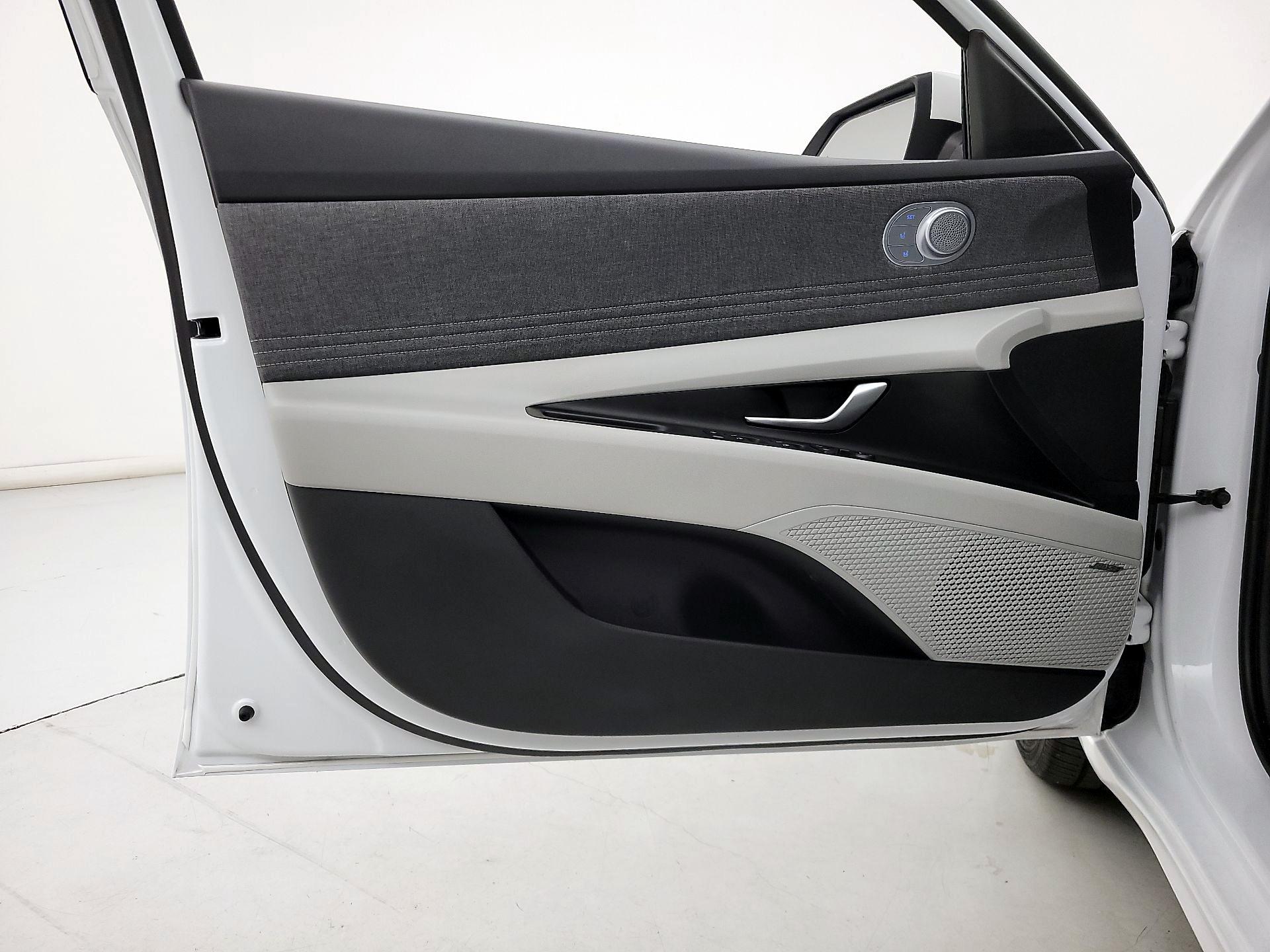 Thumbnail: 2023 Hyundai Elantra - 12