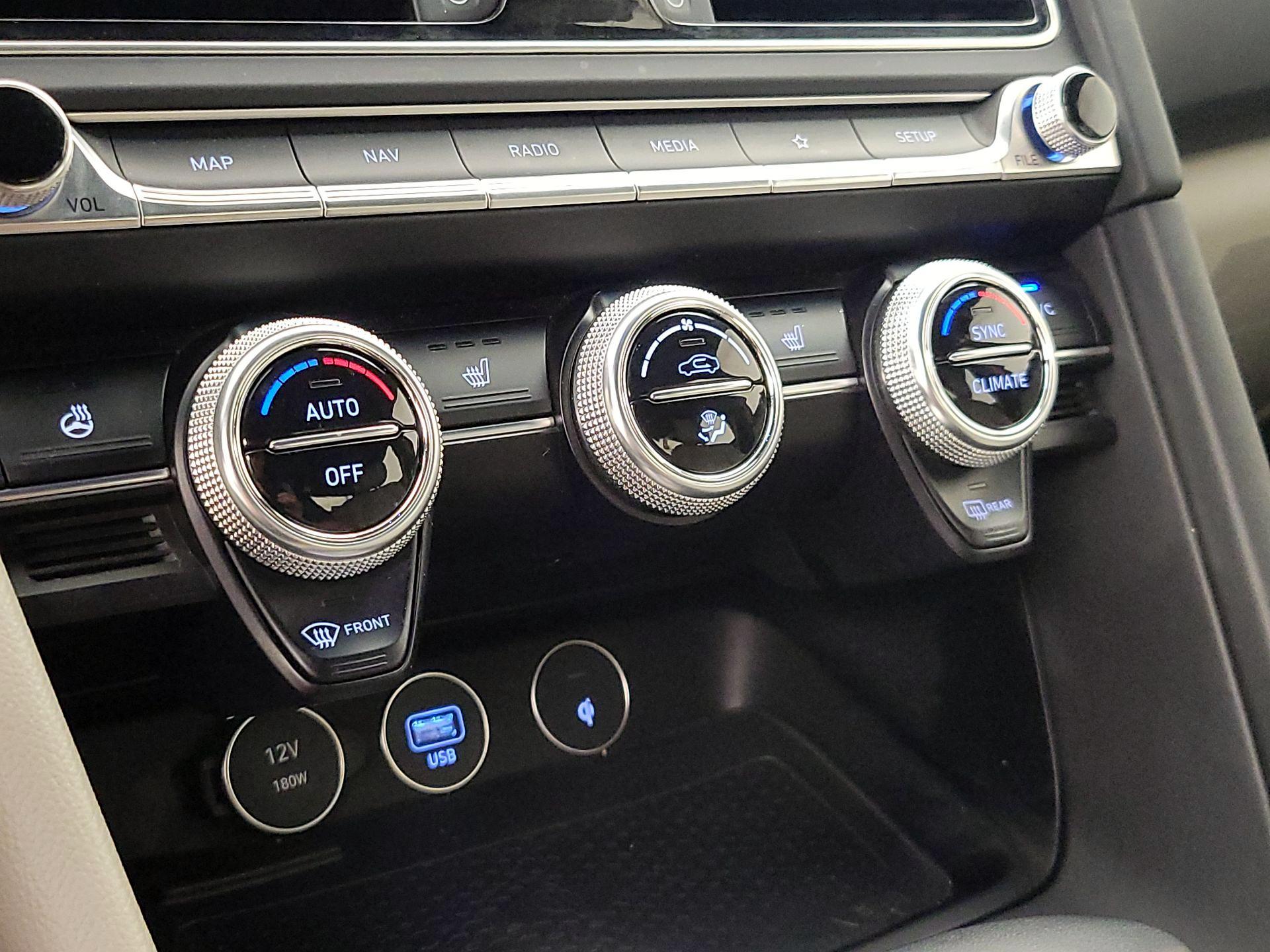 Thumbnail: 2022 Genesis G70 - 17