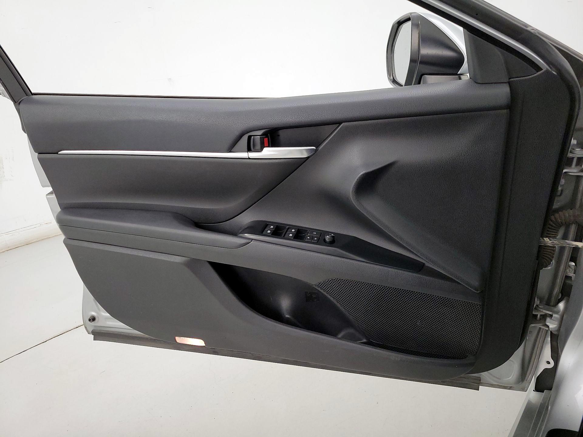 Thumbnail: 2018 Toyota Camry - 12