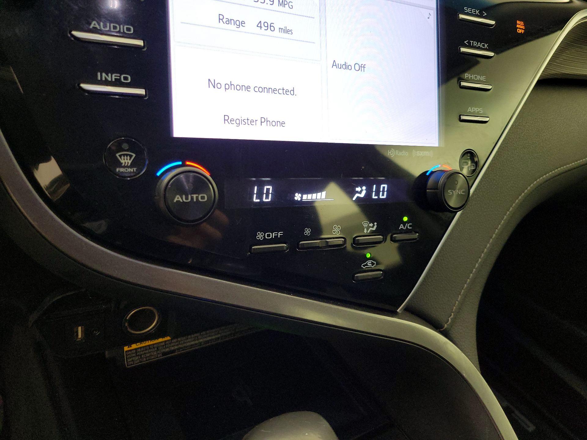 Thumbnail: 2018 Toyota Camry - 16