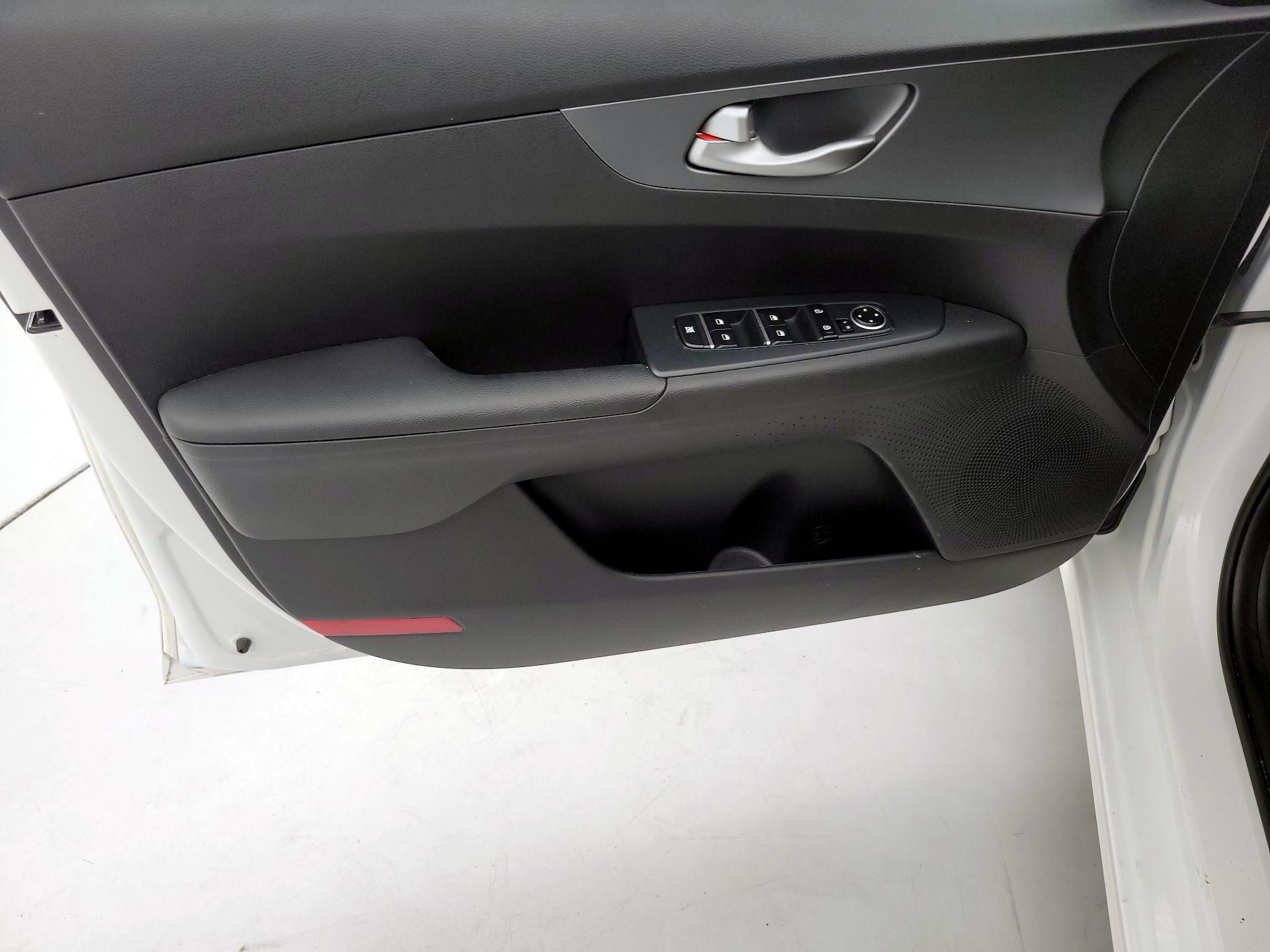 Thumbnail: 2021 Kia Forte - 12