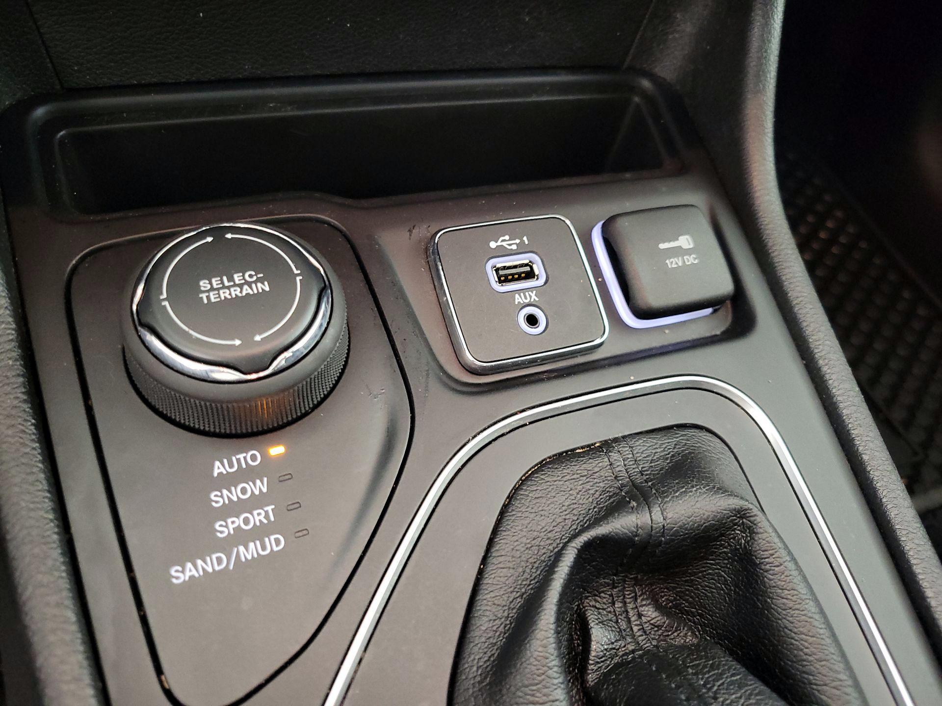 Thumbnail: 2020 Jeep Cherokee - 18