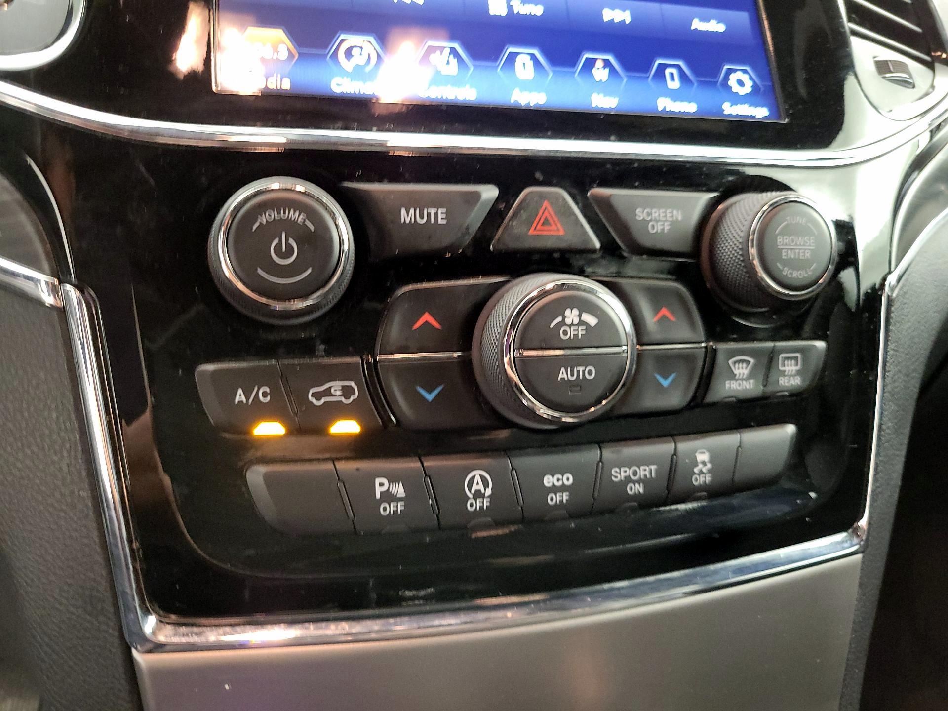 Thumbnail: 2019 Jeep Grand Cherokee - 17