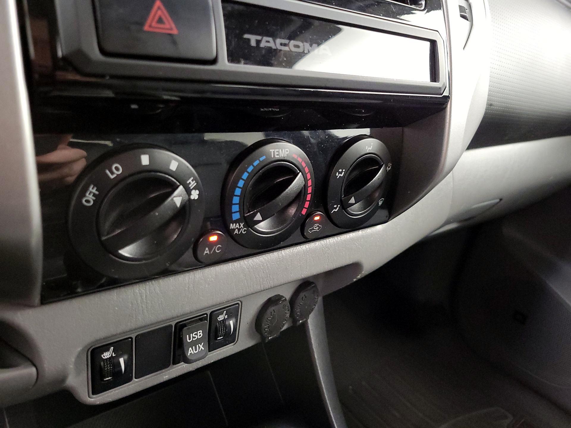 Thumbnail: 2015 Toyota Tacoma - 15