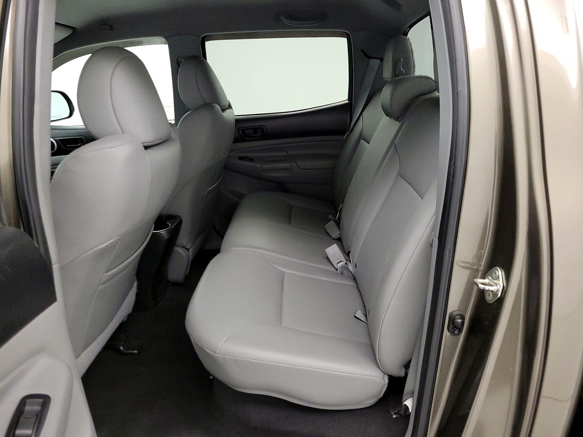 Thumbnail: 2015 Toyota Tacoma - 18