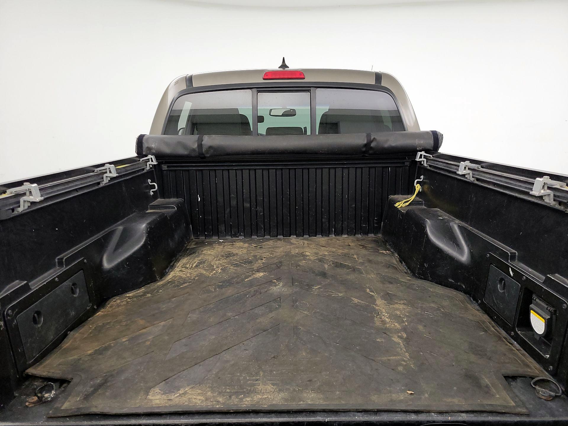 Thumbnail: 2015 Toyota Tacoma - 19