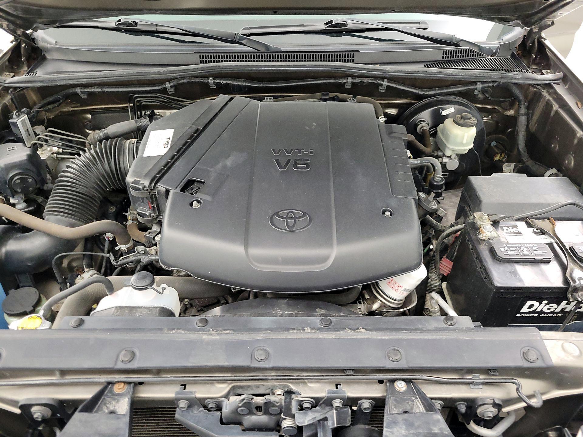 Thumbnail: 2015 Toyota Tacoma - 20