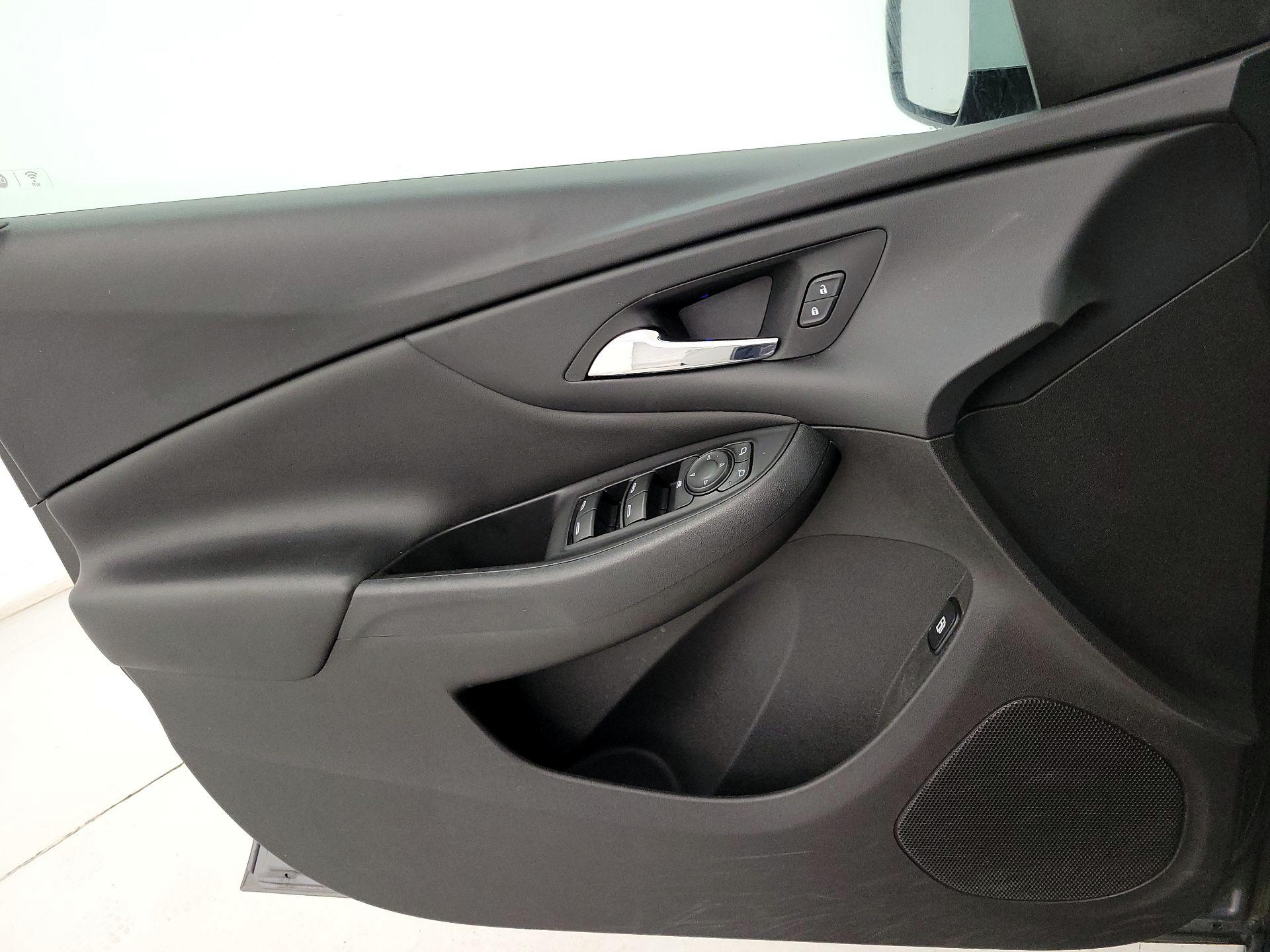 Thumbnail: 2018 Chevrolet Volt - 12