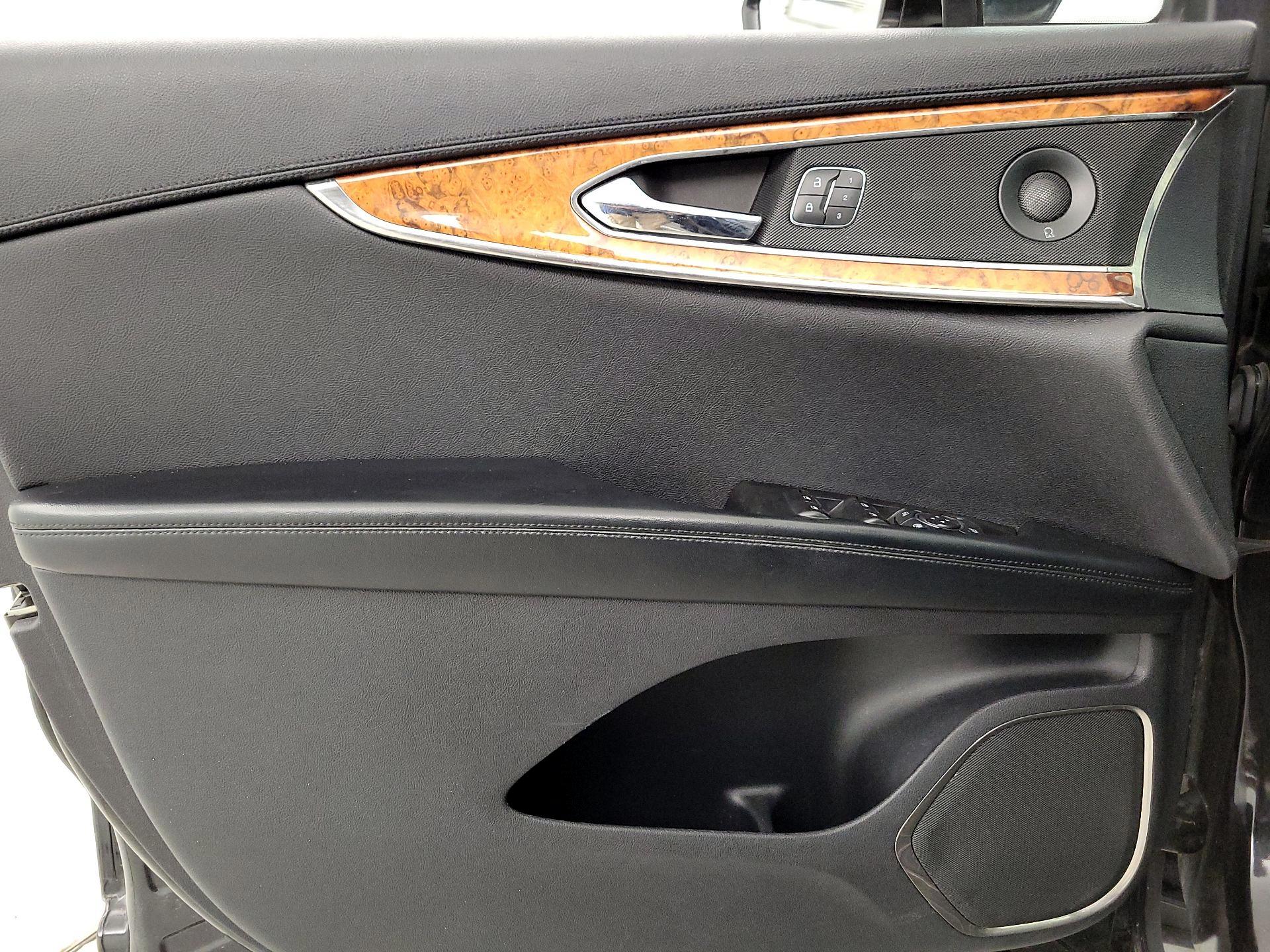 Thumbnail: 2020 Lincoln Nautilus - 12