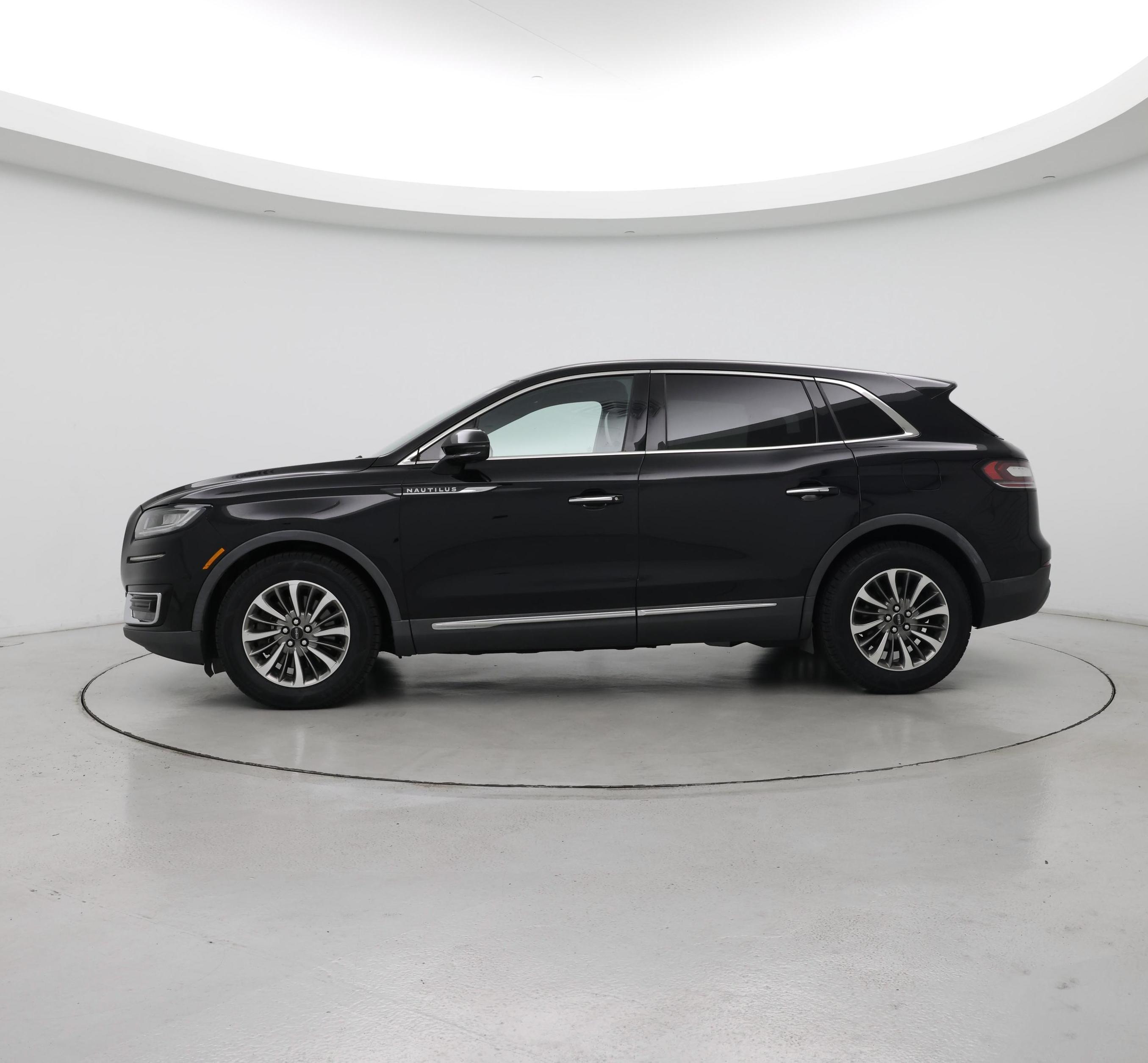 Thumbnail: 2020 Lincoln Nautilus - 3