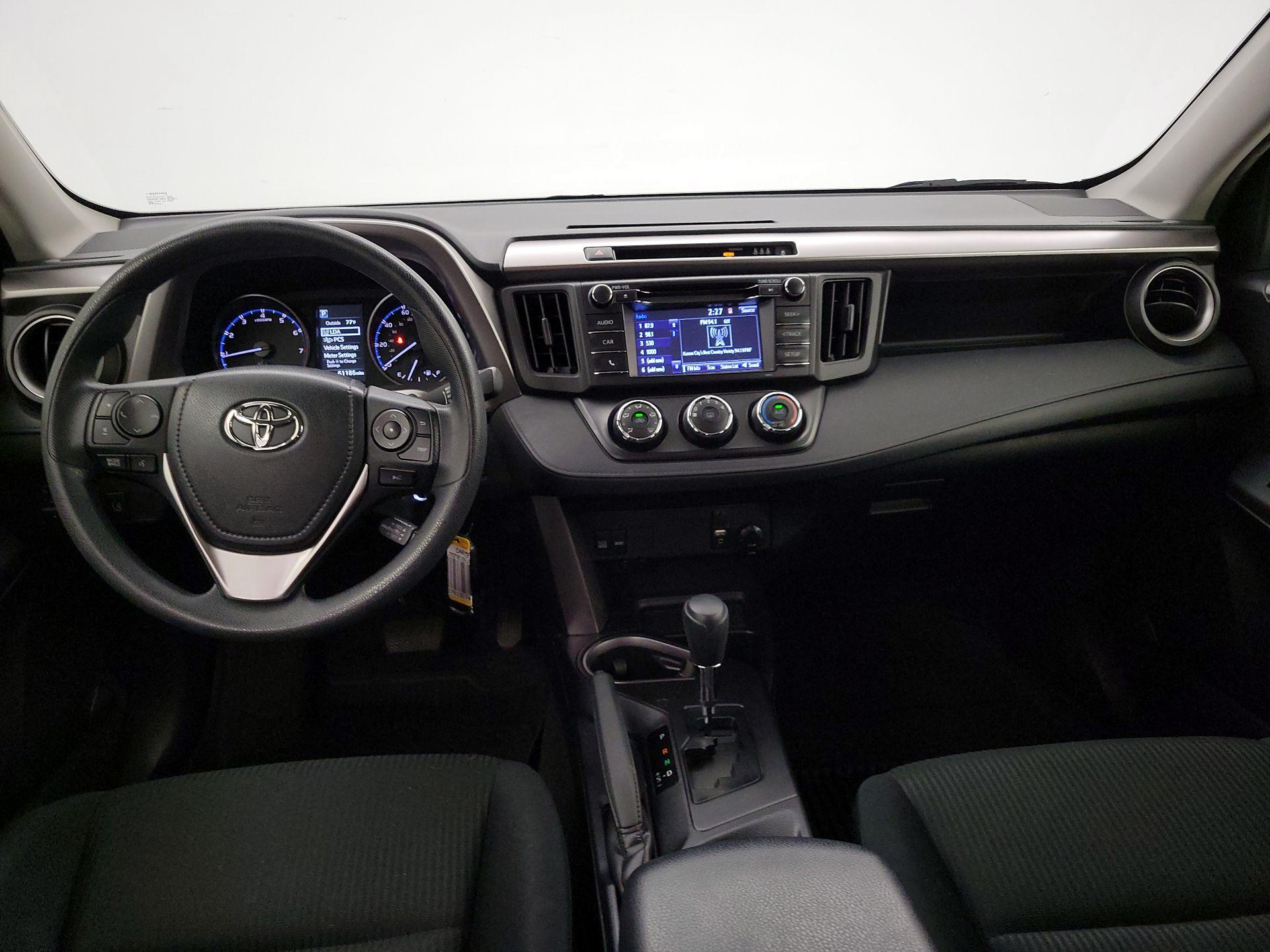 Thumbnail: 2017 Toyota RAV4 - 9