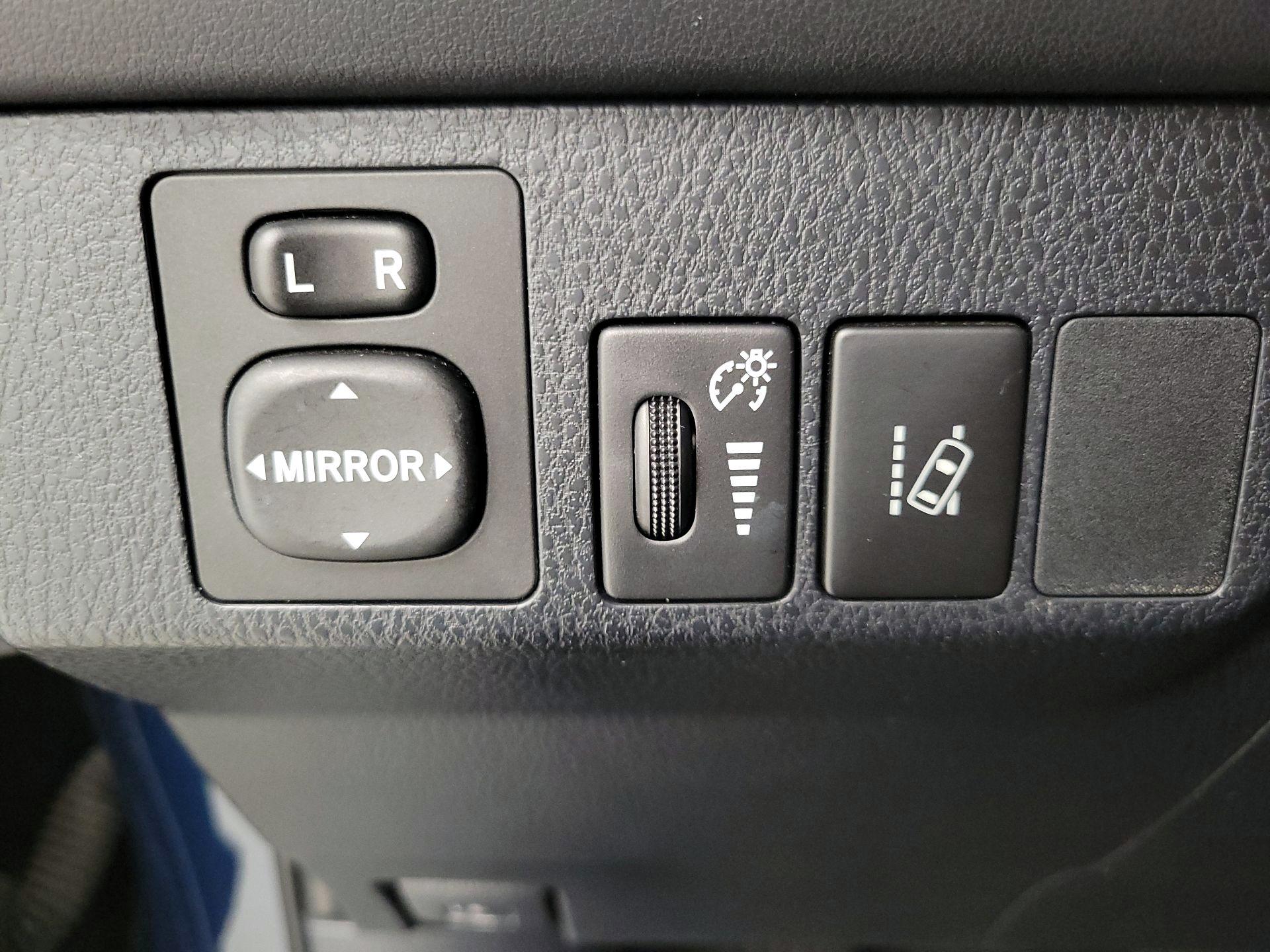 Thumbnail: 2017 Toyota RAV4 - 13
