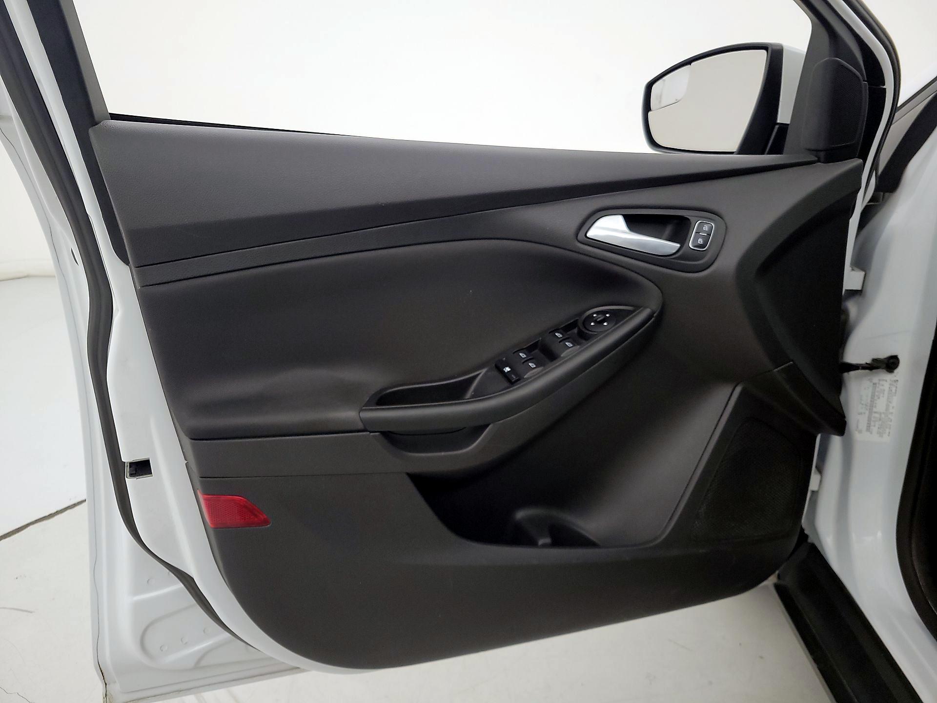Thumbnail: 2017 Ford Focus - 12