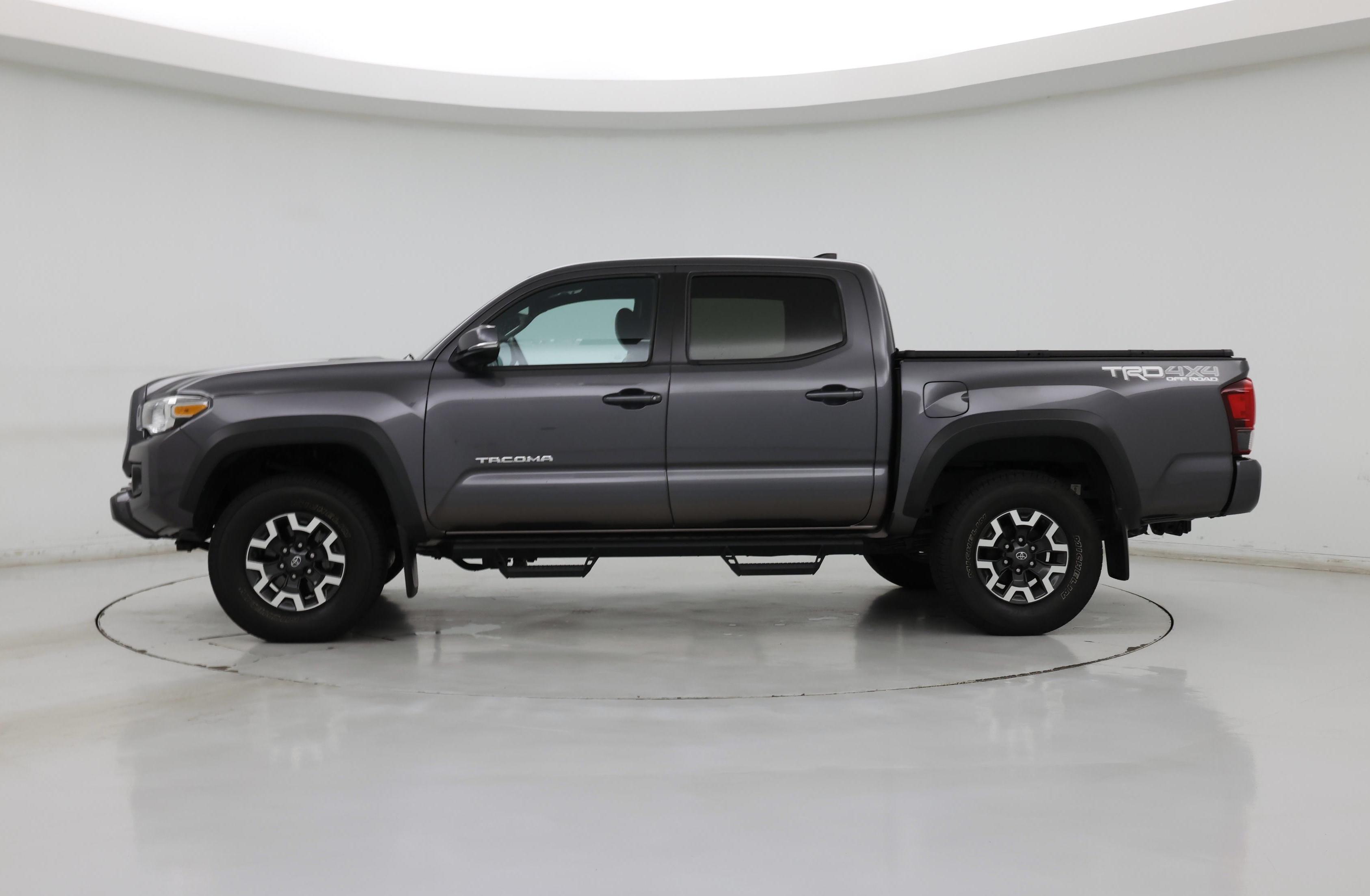 Thumbnail: 2019 Toyota Tacoma - 3