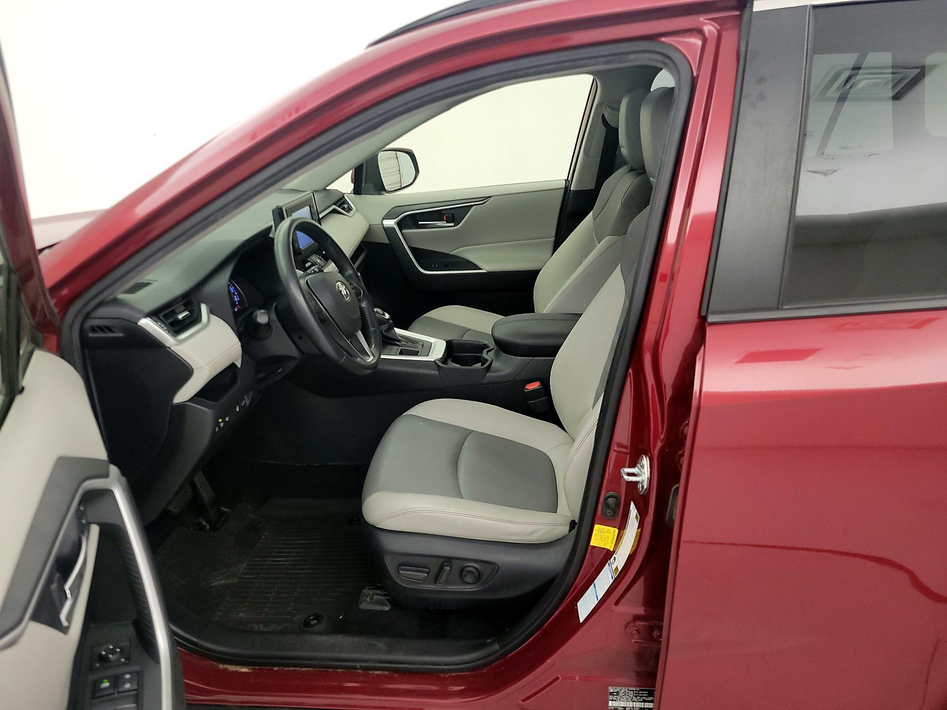Thumbnail: 2021 Toyota RAV4 - 11