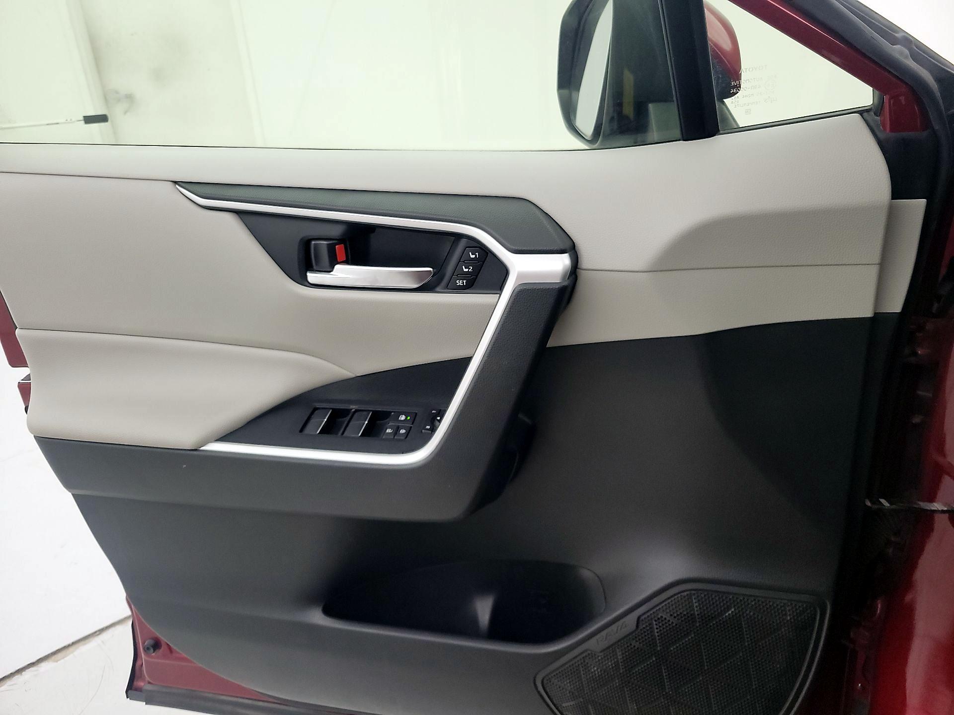 Thumbnail: 2021 Toyota RAV4 - 12