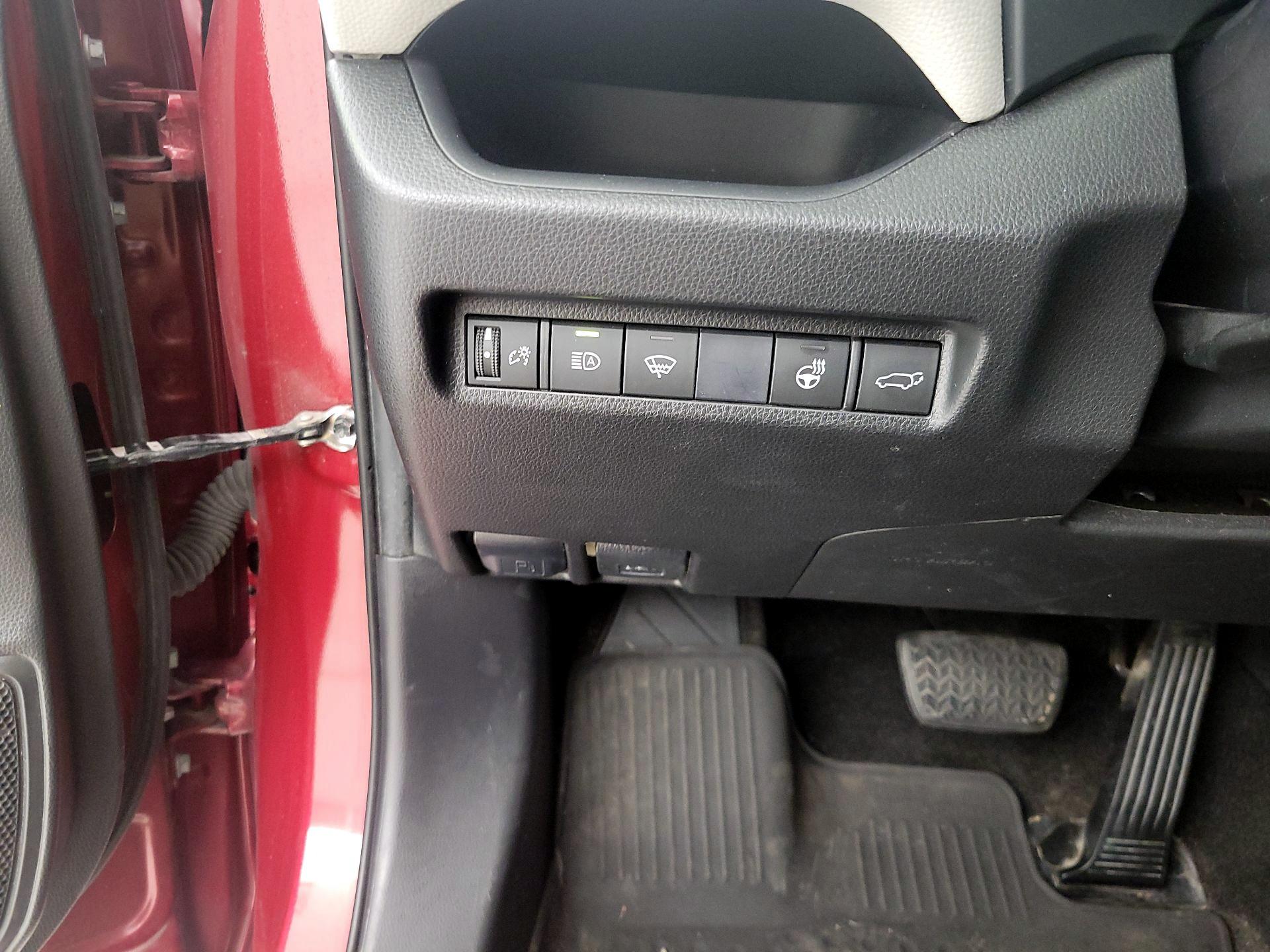 Thumbnail: 2021 Toyota RAV4 - 13